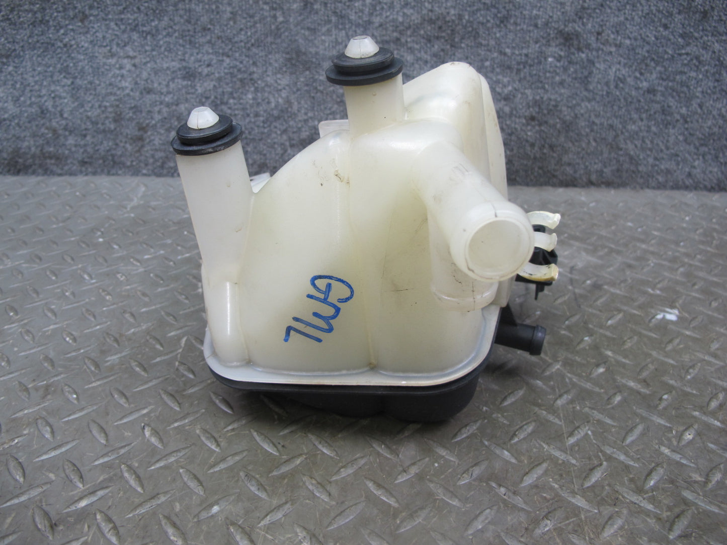 2012-2019 Mercedes W166 ML GLE Coolant Overflow Expansion Reservoir Tank