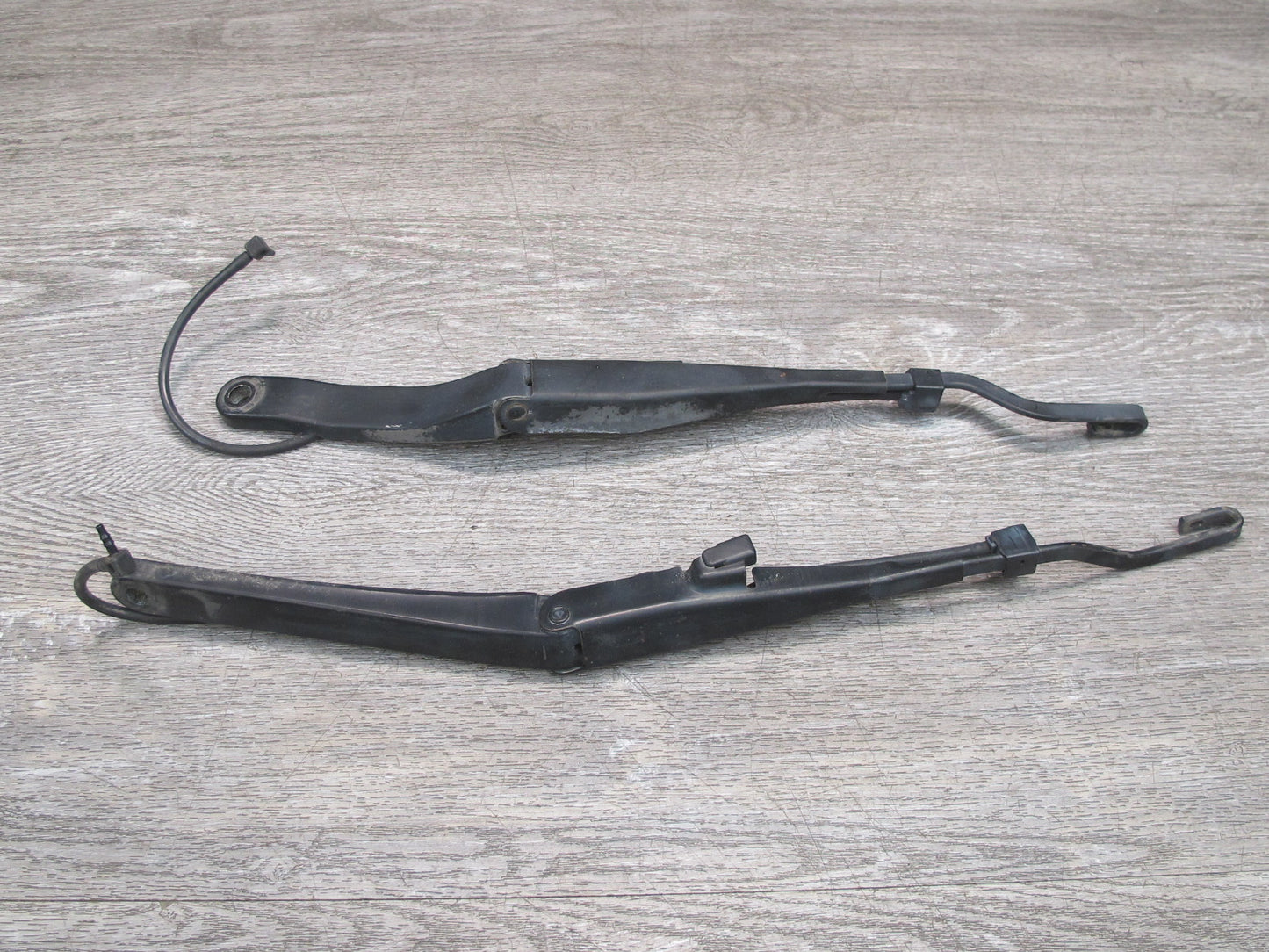 06-09 Pontiac Solstice Set of 2 Front Left & Right Wiper Arm OEM