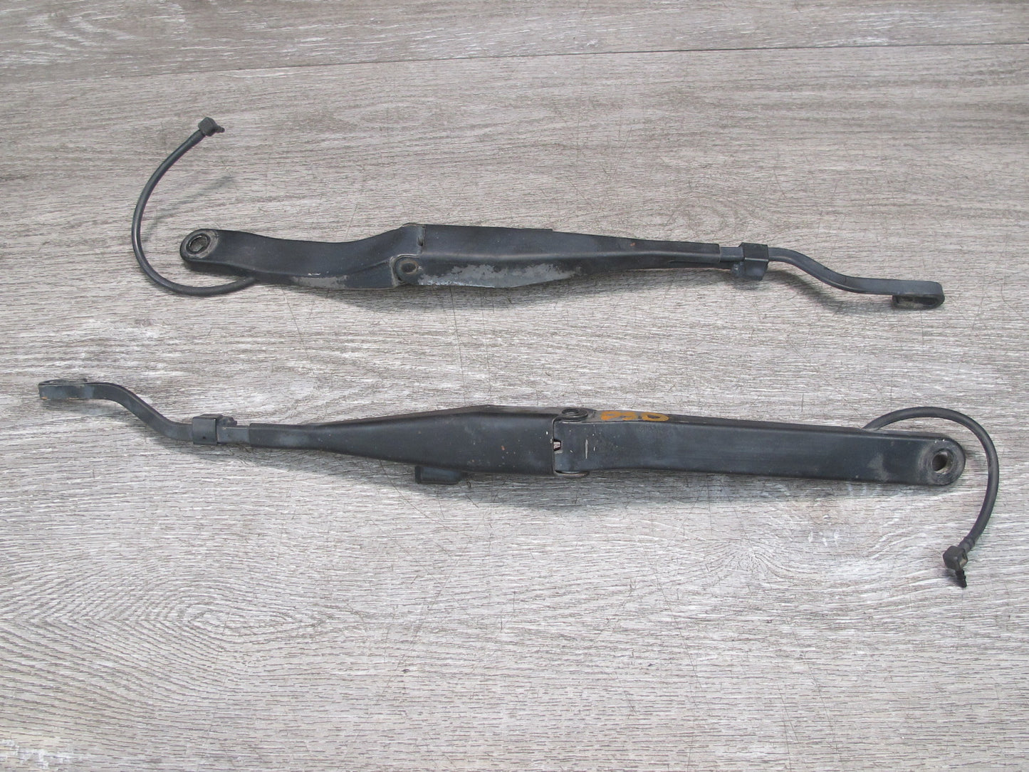 06-09 Pontiac Solstice Set of 2 Front Left & Right Wiper Arm OEM