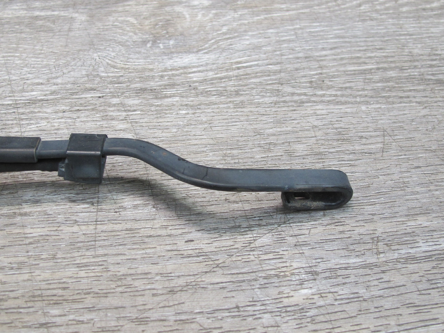 06-09 Pontiac Solstice Set of 2 Front Left & Right Wiper Arm OEM