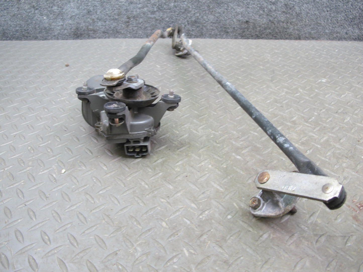 86-88 Mazda RX7 FC3S Windshield Wiper Transmission Linkage w Motor OEM