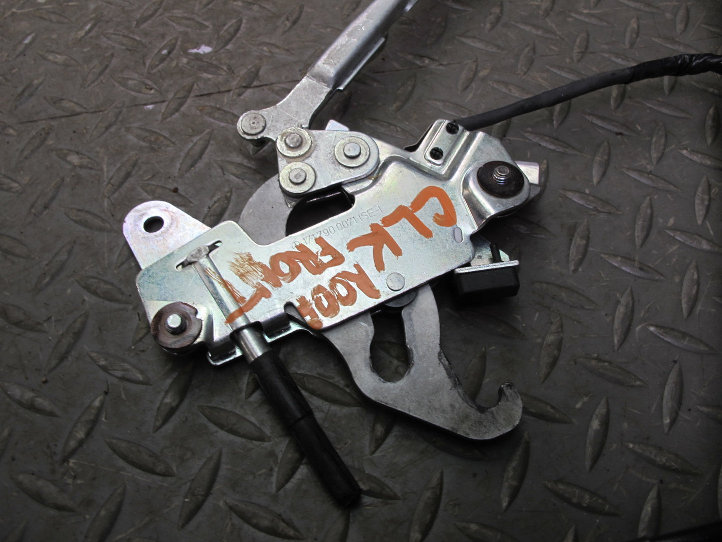 05-11 Mercedes R171 SLK TOP Roof Hydraulic Linkage w Cable & Lock Latch Set OEM