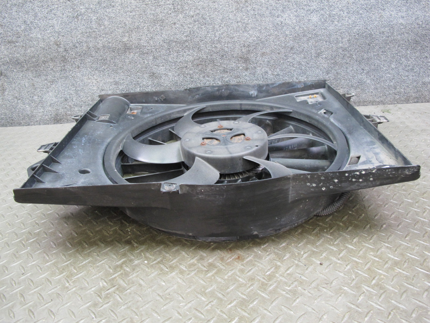 03-04 Ford Thunderbird Engine Cooling Radiator Fan Motor w Shroud Assy OEM