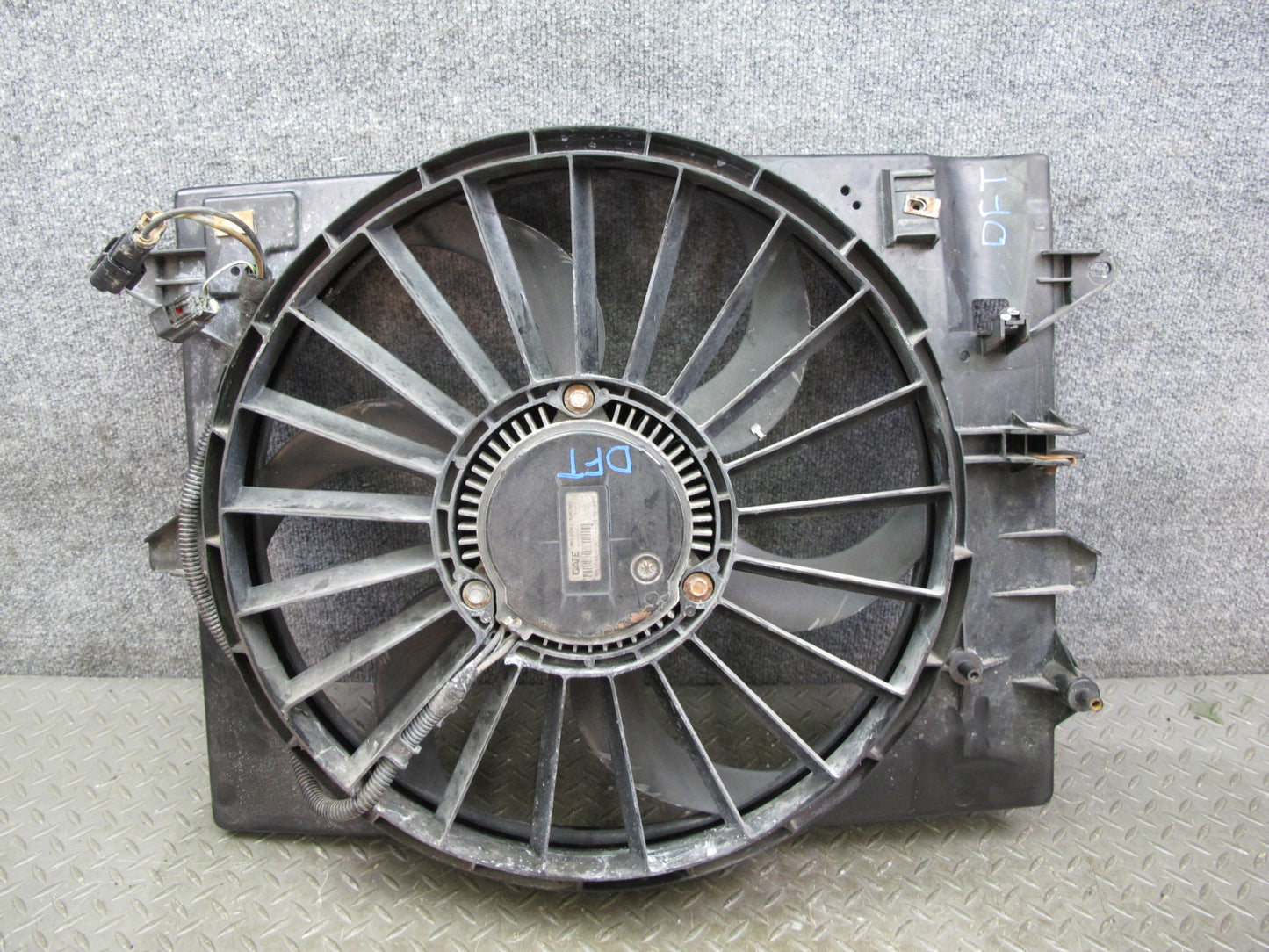 03-04 Ford Thunderbird Engine Cooling Radiator Fan Motor w Shroud Assy OEM