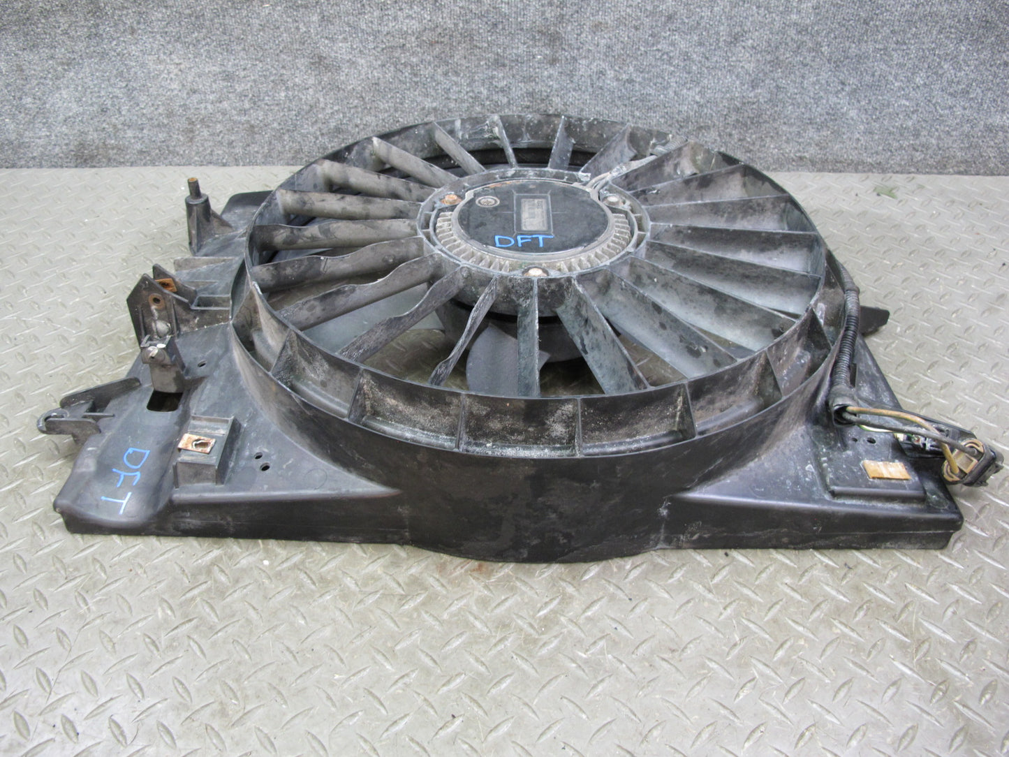 03-04 Ford Thunderbird Engine Cooling Radiator Fan Motor w Shroud Assy OEM