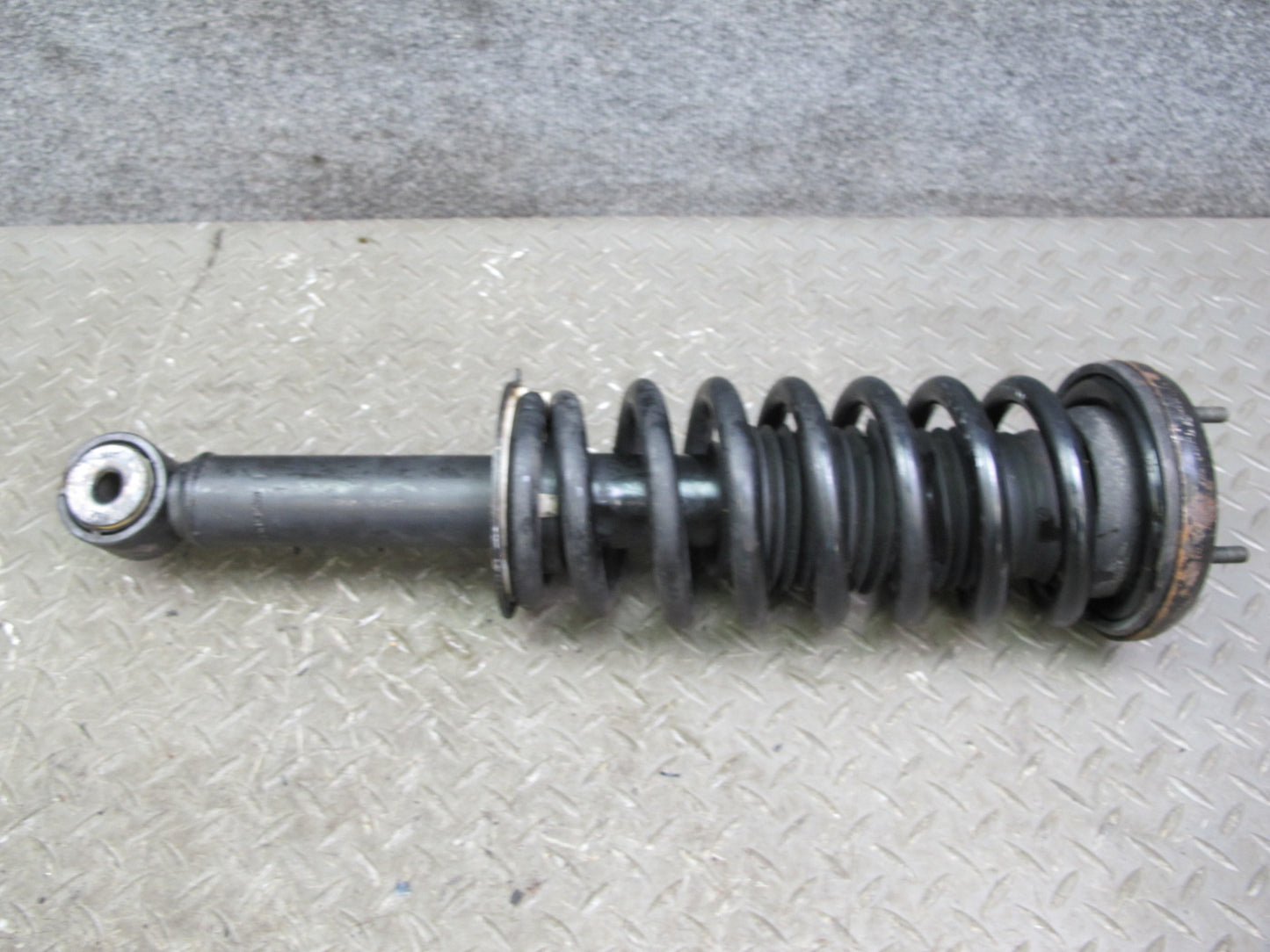 02-04 Ford Thunderbird Set of 2 Rear Left & Right Strut Shock Absorber Monroe