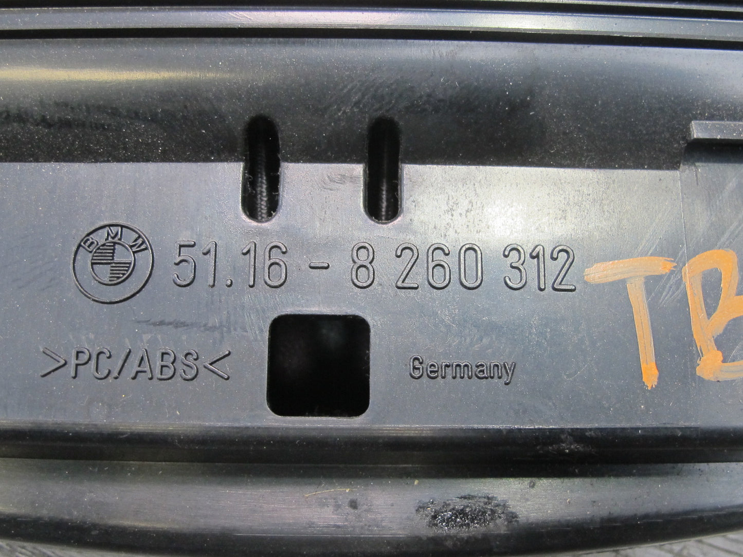 01-06 BMW E46 3-SERIES Front Center Console Glasses Tray Storage 8260312 OEM