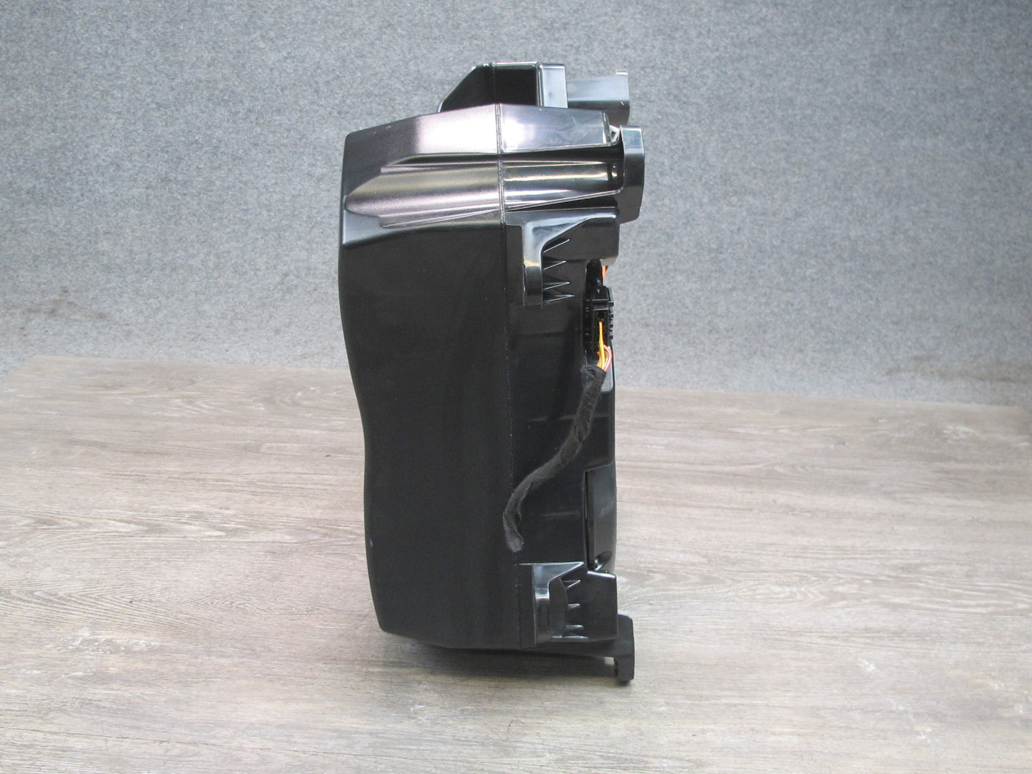 2011-2018 Porsche Cayenne 958 Bose Rear Subwoofer Speaker Box Assembly