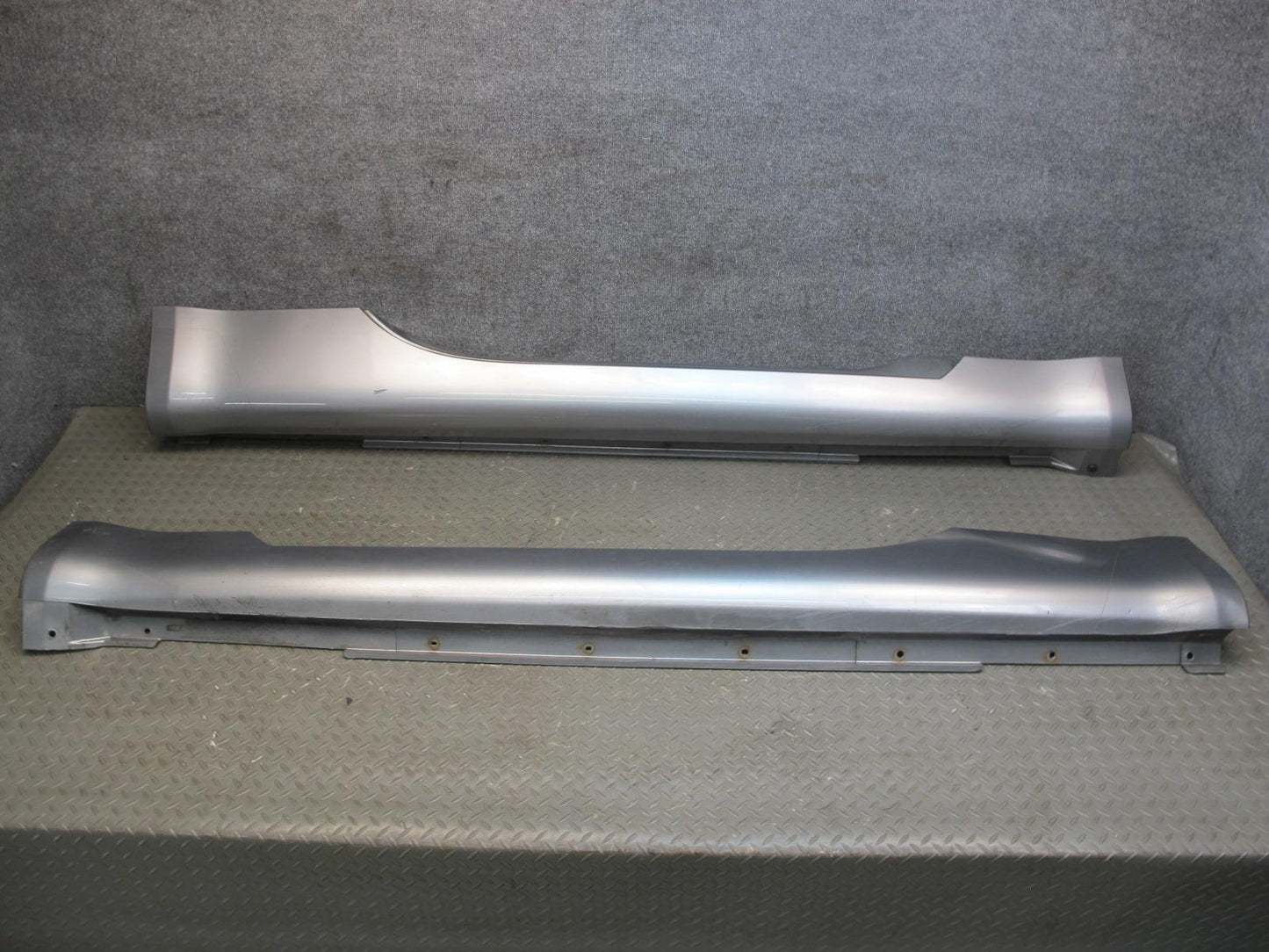 04-06 Nissan 350Z Z33 Conv Right & Left Side Skirt Rocker Panel Molding Set OEM