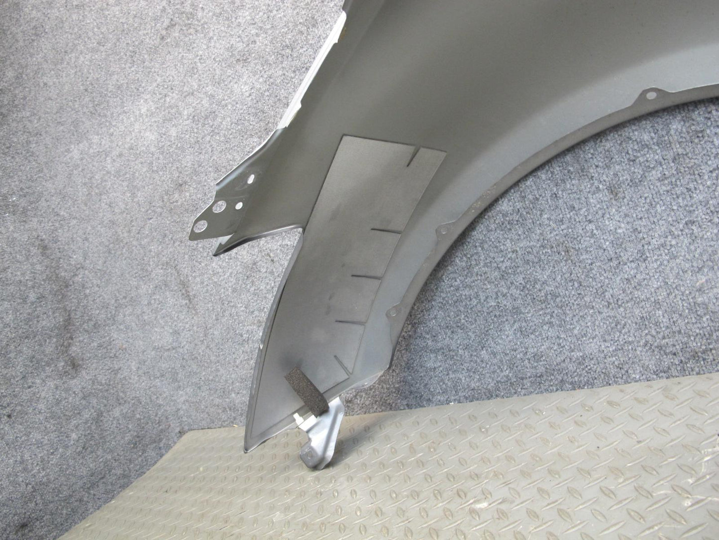 03-06 Nissan 350Z Z33 Front Right Fender Shell Panel Cover Silver OEM
