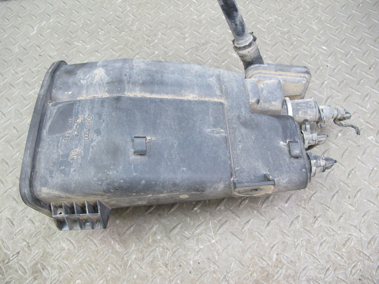 96-98 BMW E36/7 Z3 Fuel Evap Vapor Charcoal Canister 1183568 OEM