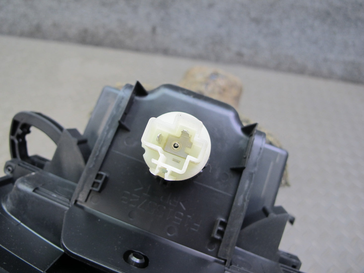 04-08 Mazda RX8 Front Floor Center Console CUP Holder Black OEM