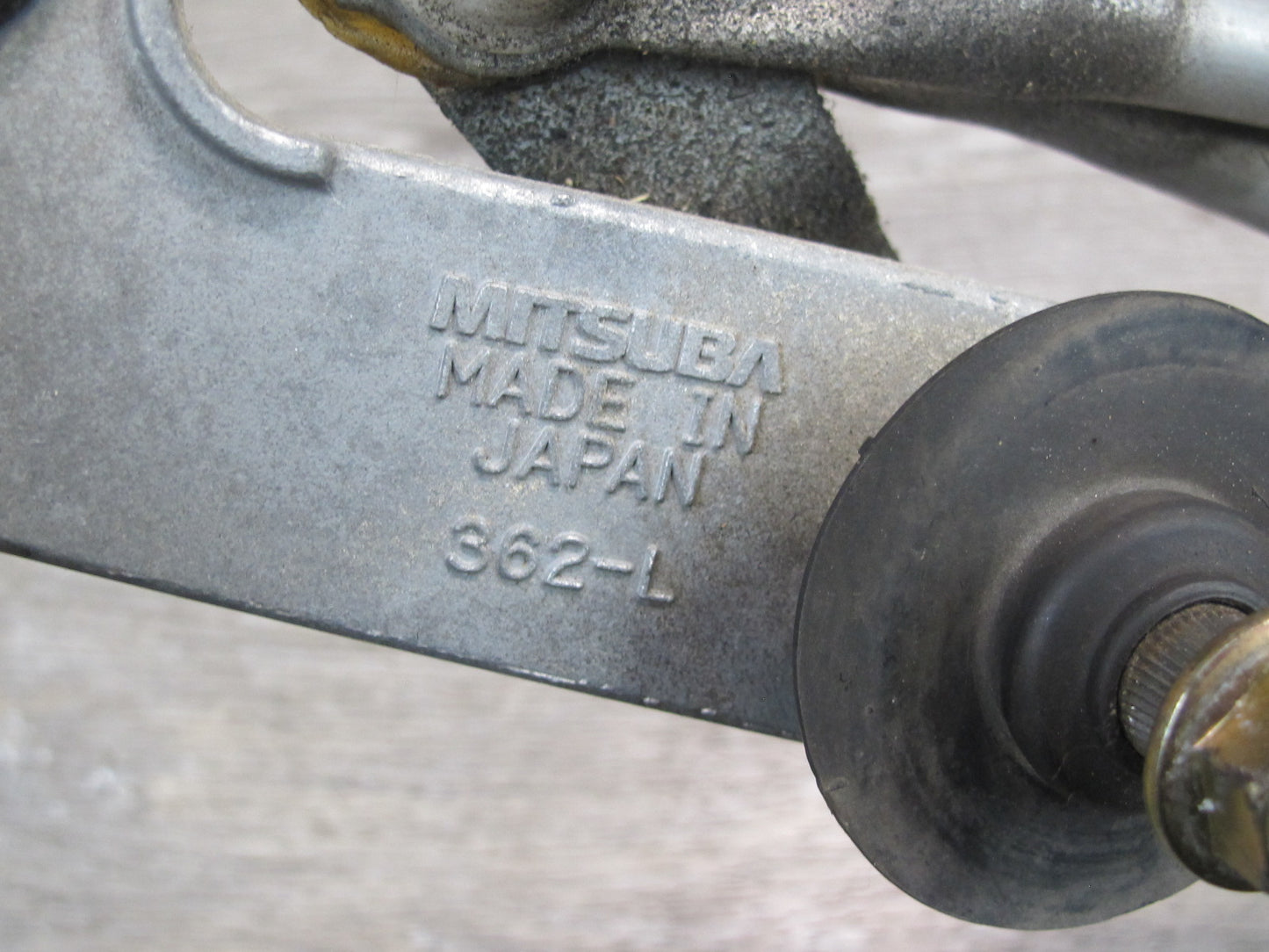 04-05 Nissan 350Z Z33 Convert Windshield Wiper Transmission Linkage & Motor OEM