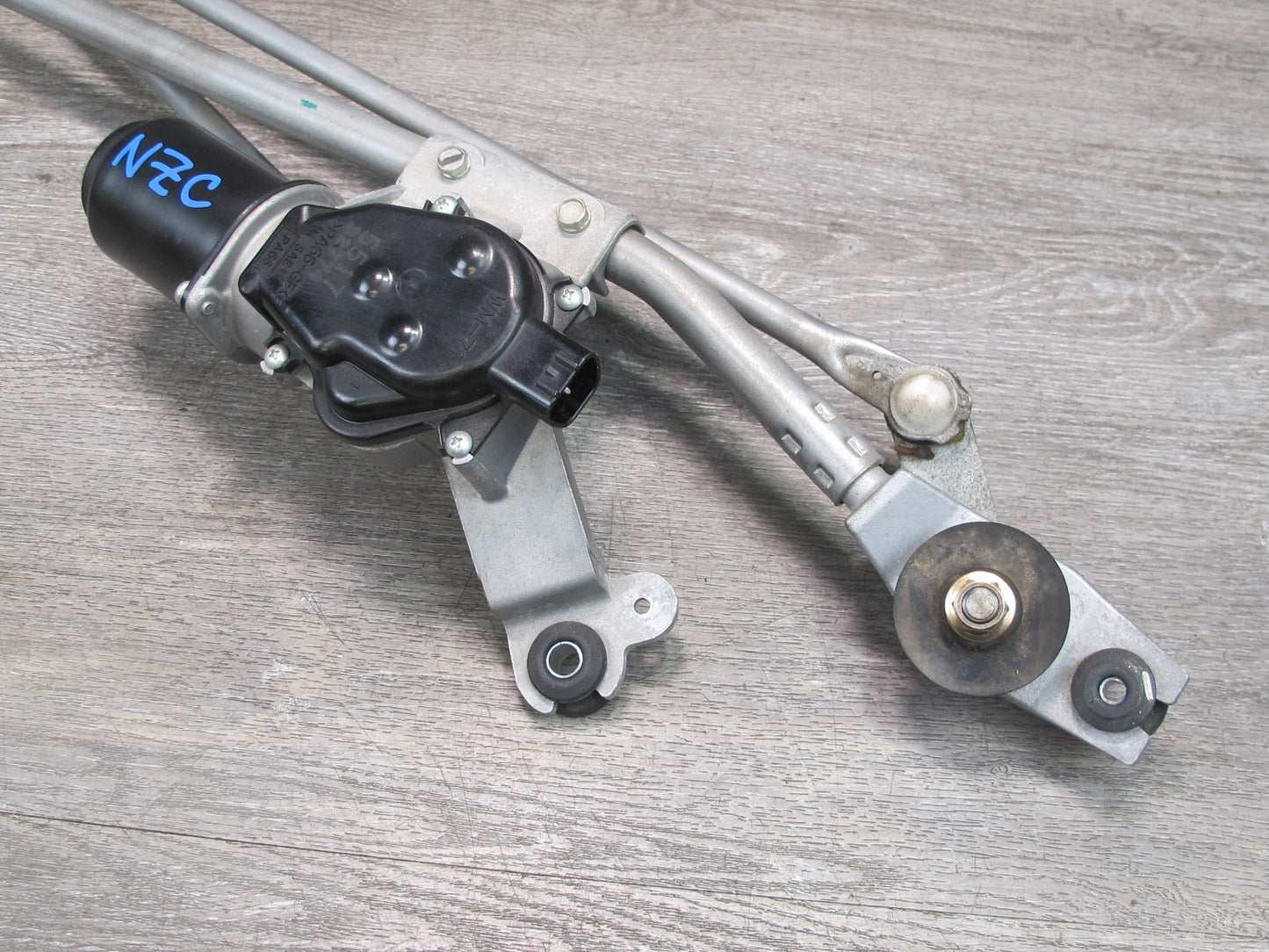 04-05 Nissan 350Z Z33 Convert Windshield Wiper Transmission Linkage & Motor OEM