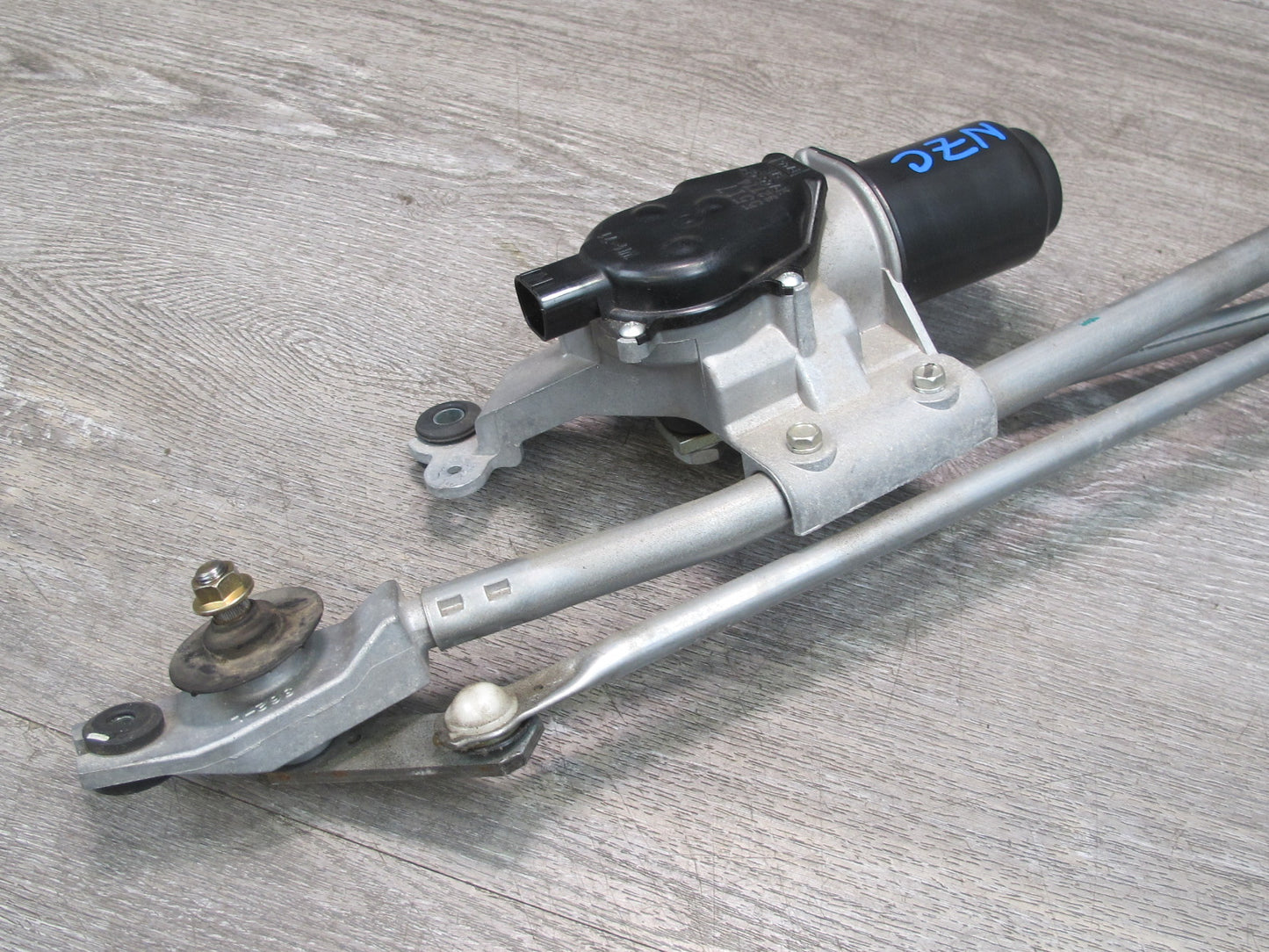 04-05 Nissan 350Z Z33 Convert Windshield Wiper Transmission Linkage & Motor OEM