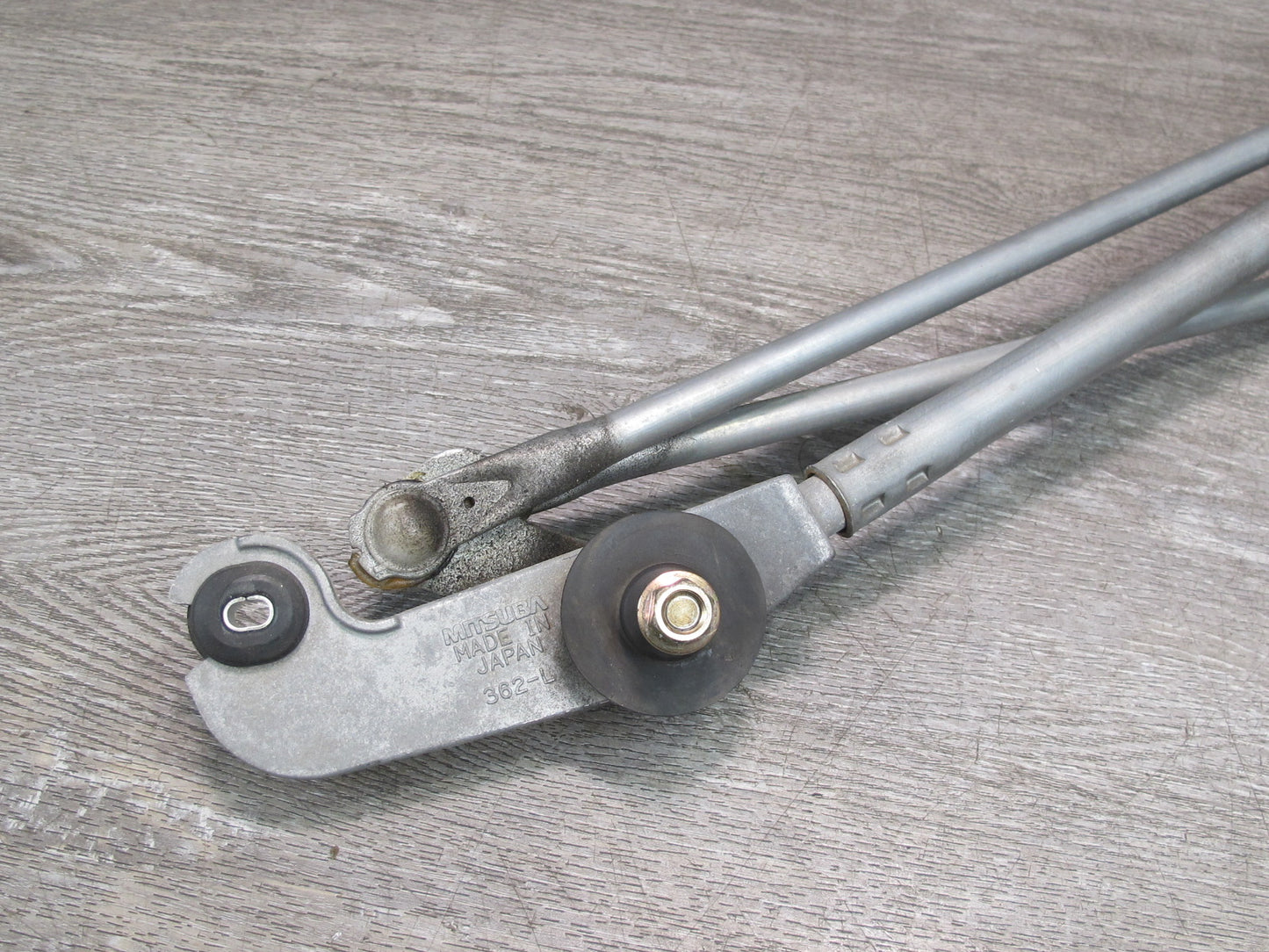 04-05 Nissan 350Z Z33 Convert Windshield Wiper Transmission Linkage & Motor OEM