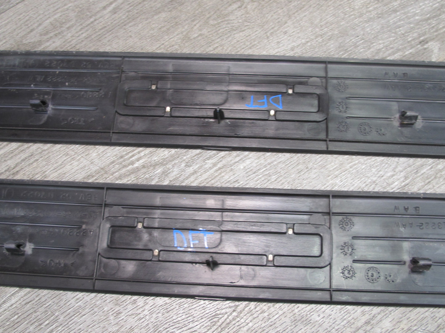 02-05 Ford Thunderbird Set of 2 Door Scuff Sill Plate Trim Cover Panel OEM