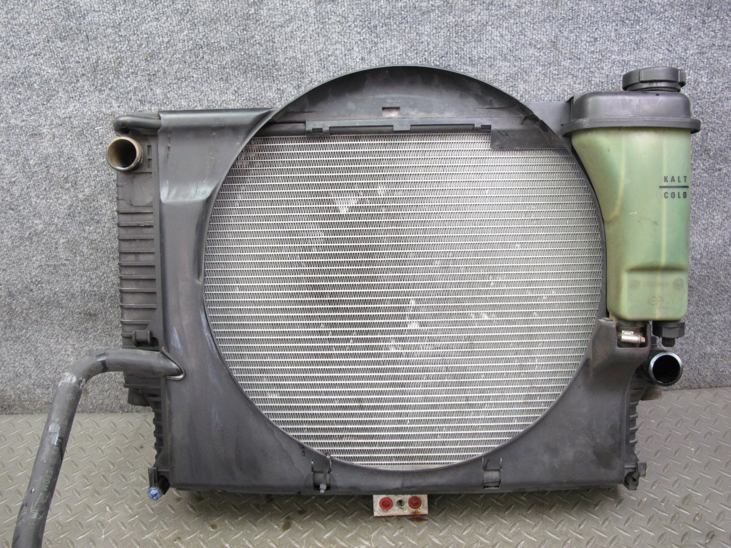 1999 BMW E36 2.8L M52 Engine Radiator Oil Cooler Shroud Reservoir Assembly OEM