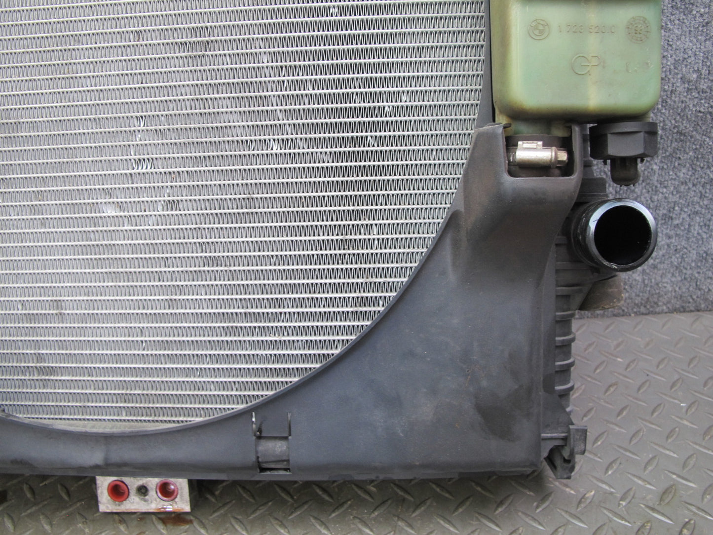 1999 BMW E36 2.8L M52 Engine Radiator Oil Cooler Shroud Reservoir Assembly OEM