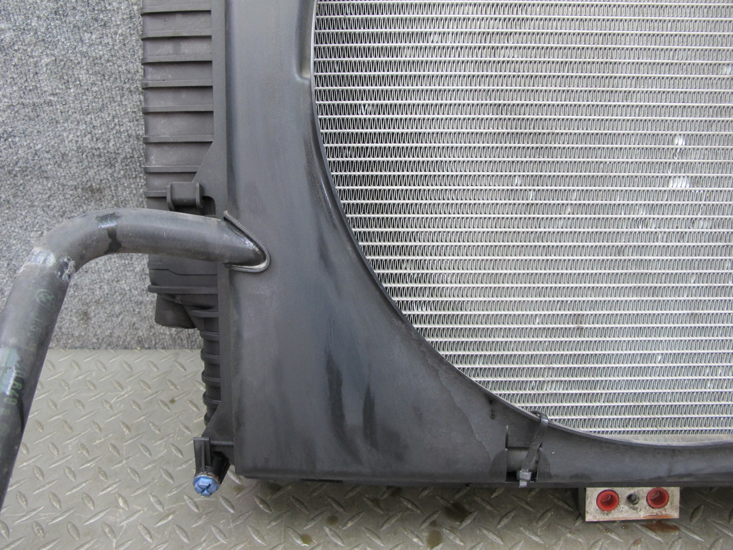 1999 BMW E36 2.8L M52 Engine Radiator Oil Cooler Shroud Reservoir Assembly OEM