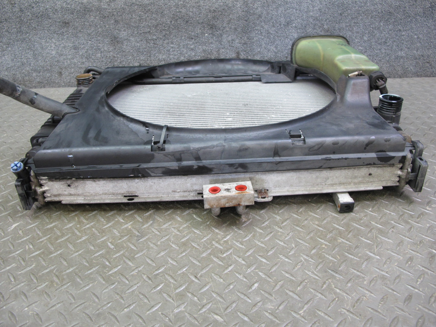 1999 BMW E36 2.8L M52 Engine Radiator Oil Cooler Shroud Reservoir Assembly OEM