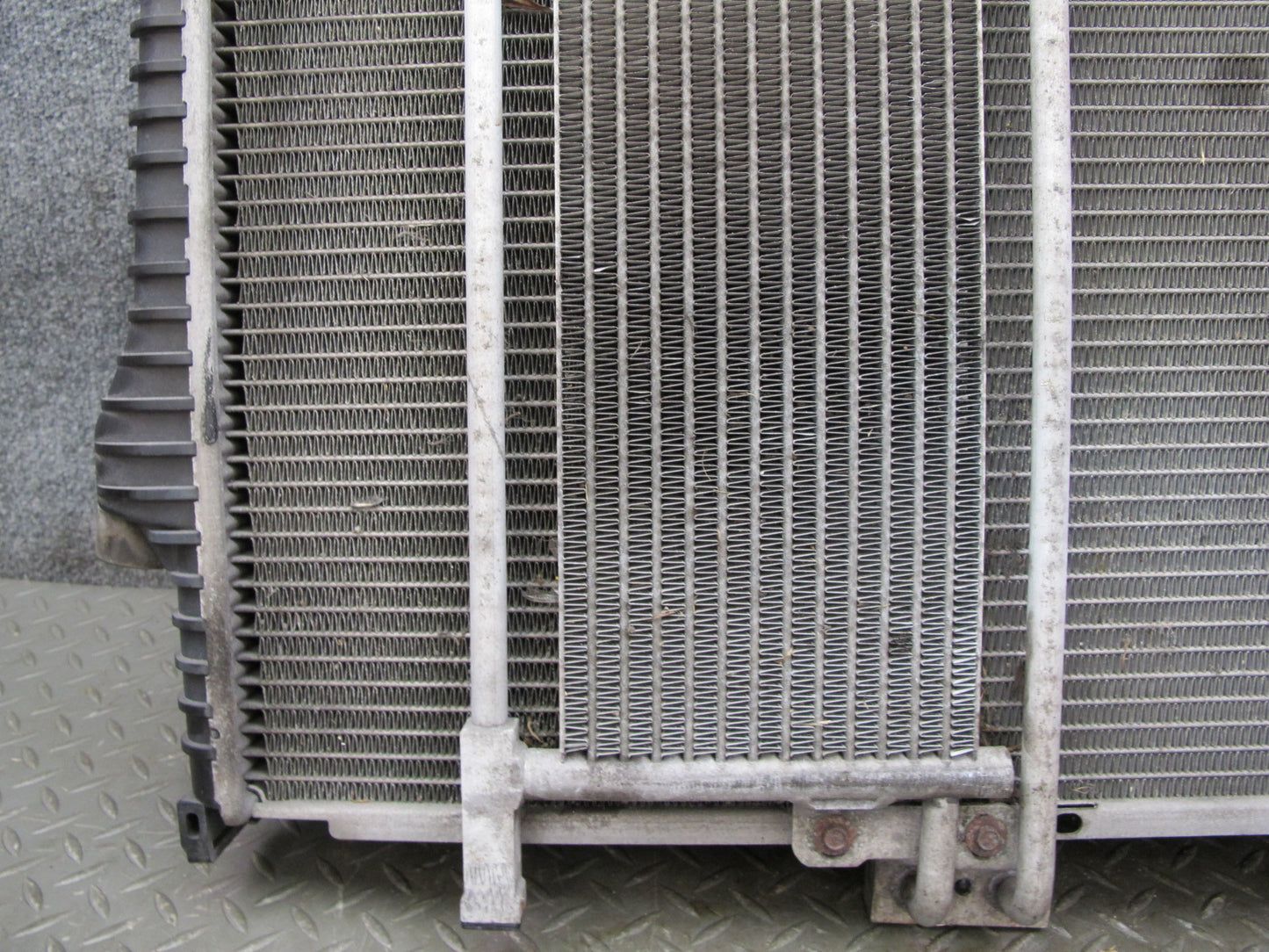 1999 BMW E36 2.8L M52 Engine Radiator Oil Cooler Shroud Reservoir Assembly OEM
