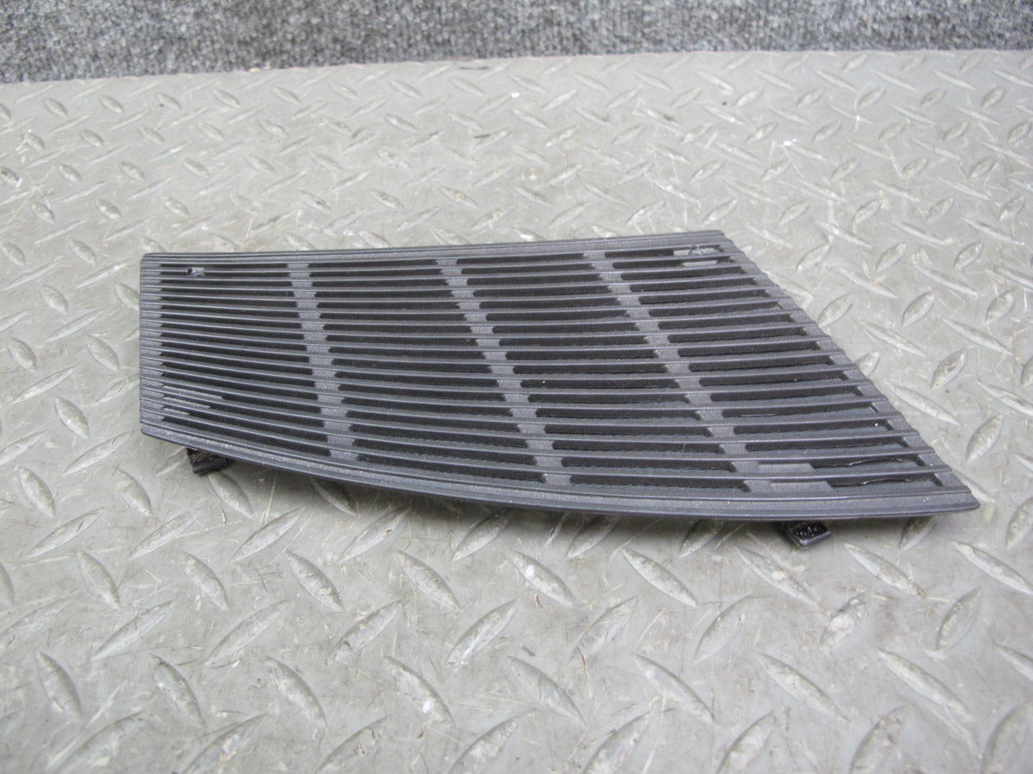 86-91 Mercedes W126 Set of 2 Dash Front Left & Right Grille Trim Cover OEM