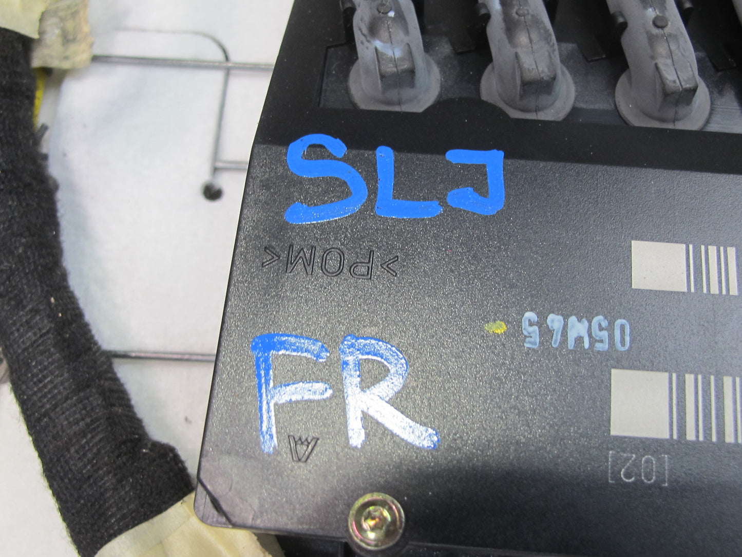 03-08 Mercedes R230 Front Left or Right Seat Lumbar Support OEM