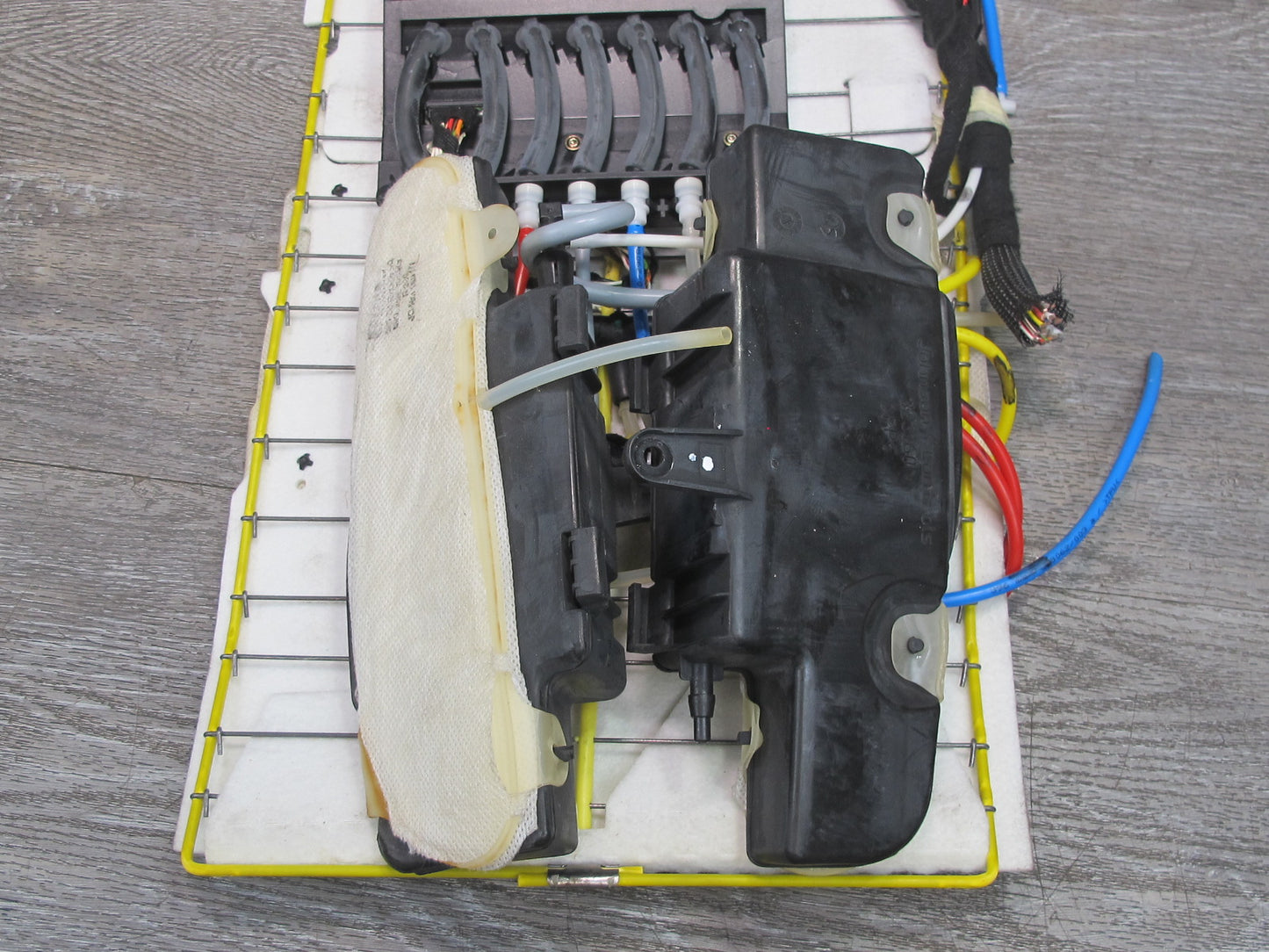 03-08 Mercedes R230 Front Left or Right Seat Lumbar Support OEM