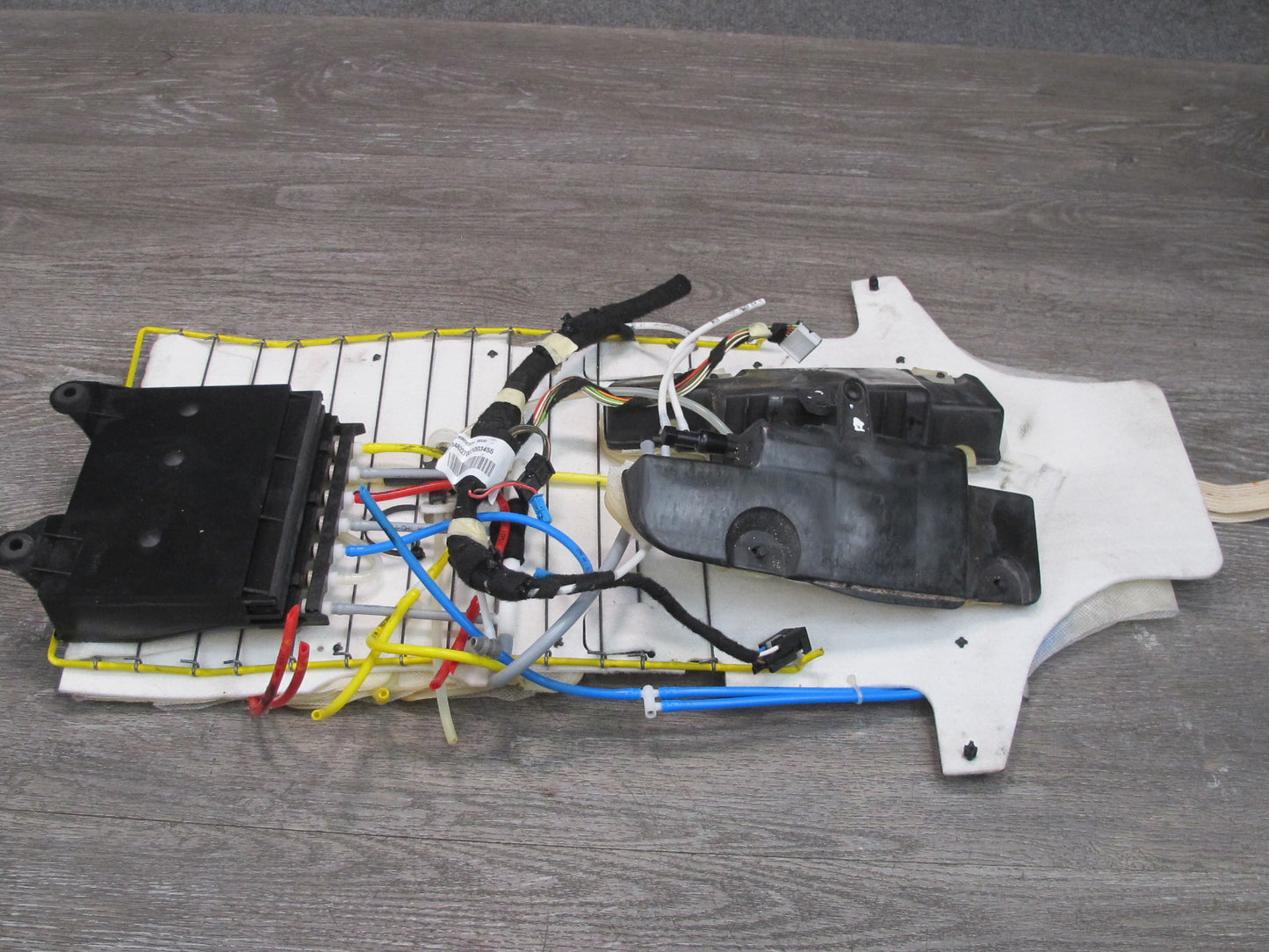 03-08 Mercedes R230 Front Left or Right Seat Lumbar Support OEM