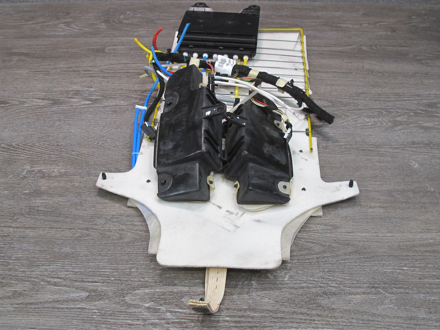 03-08 Mercedes R230 Front Left or Right Seat Lumbar Support OEM