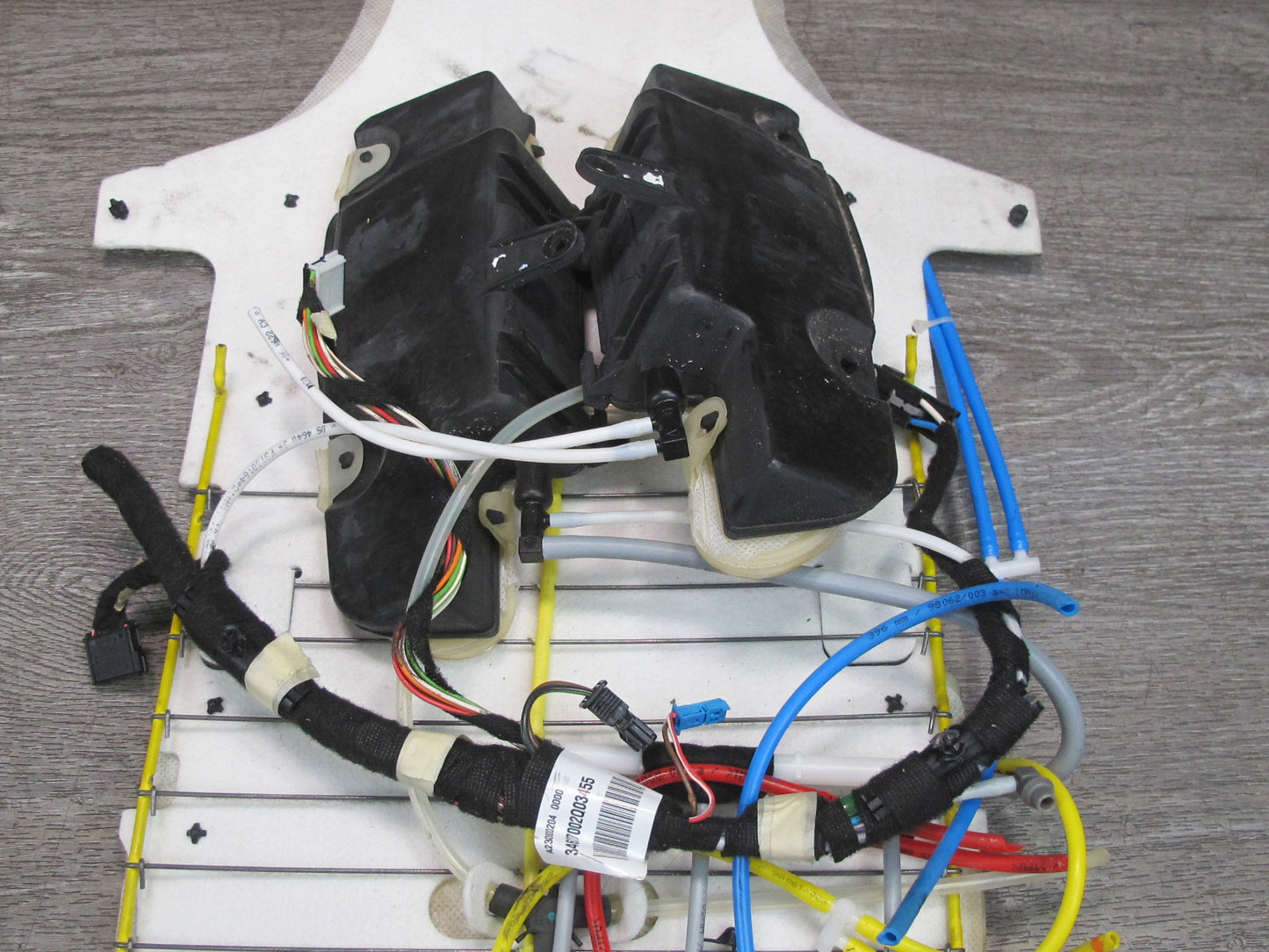 03-08 Mercedes R230 Front Left or Right Seat Lumbar Support OEM