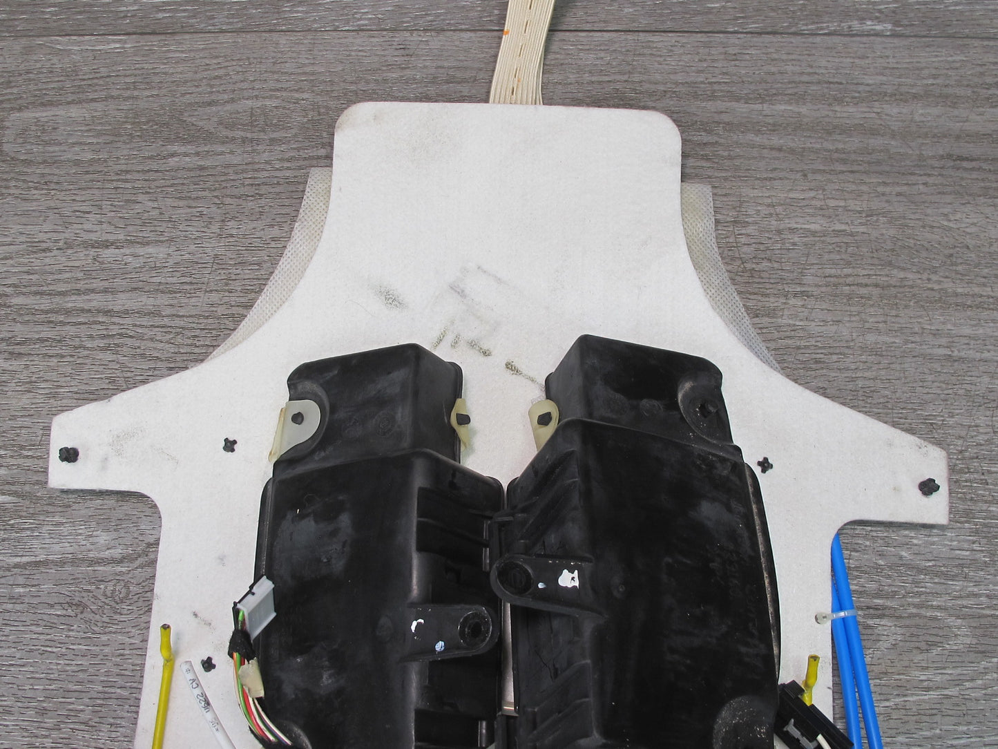 03-08 Mercedes R230 Front Left or Right Seat Lumbar Support OEM