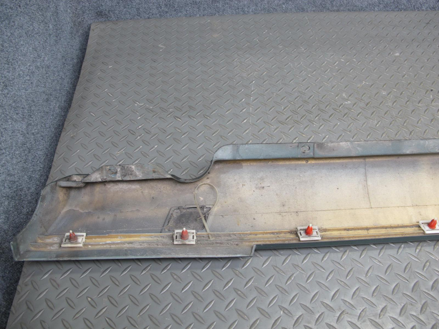 86-91 Mercedes W126 Set of 2 Left & Right Side Skirt Rocker Panel Molding OEM