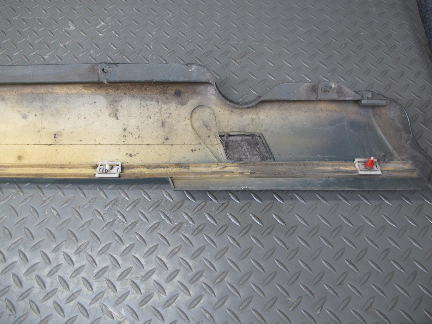 86-91 Mercedes W126 Set of 2 Left & Right Side Skirt Rocker Panel Molding OEM
