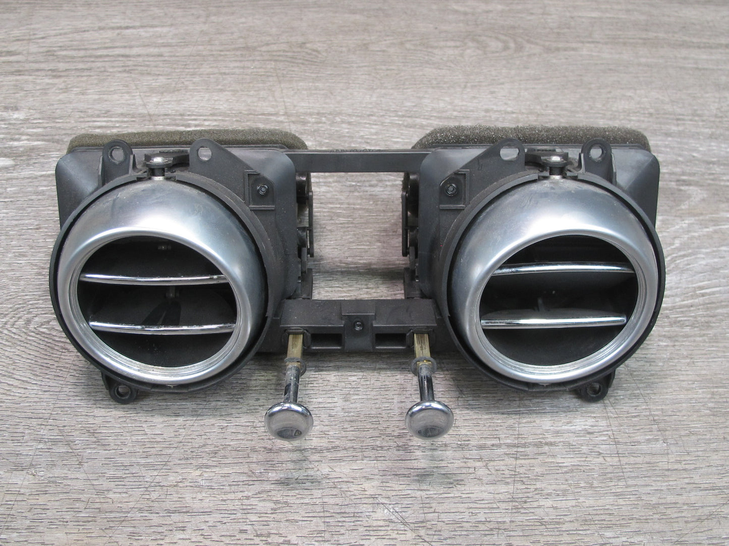 03-10 Bentley Continental GTC GT Dashboard Front Center A/C Air Vent Grille