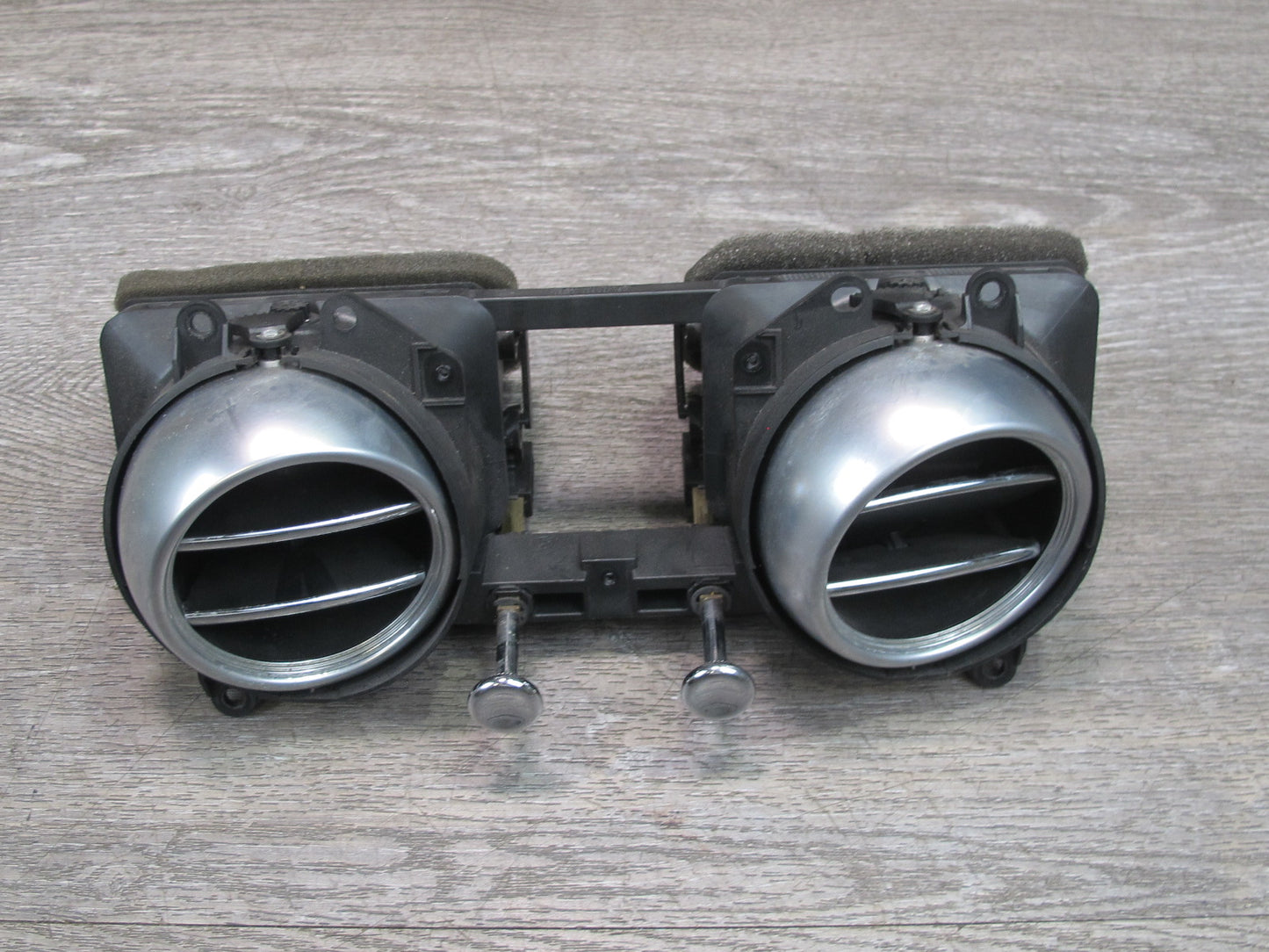 03-10 Bentley Continental GTC GT Dashboard Front Center A/C Air Vent Grille