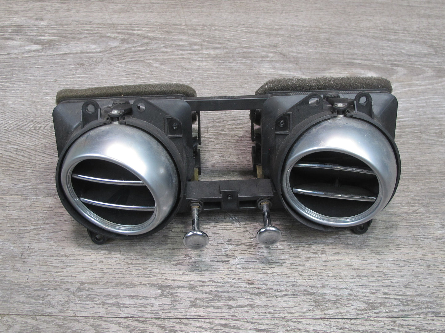 03-10 Bentley Continental GTC GT Dashboard Front Center A/C Air Vent Grille