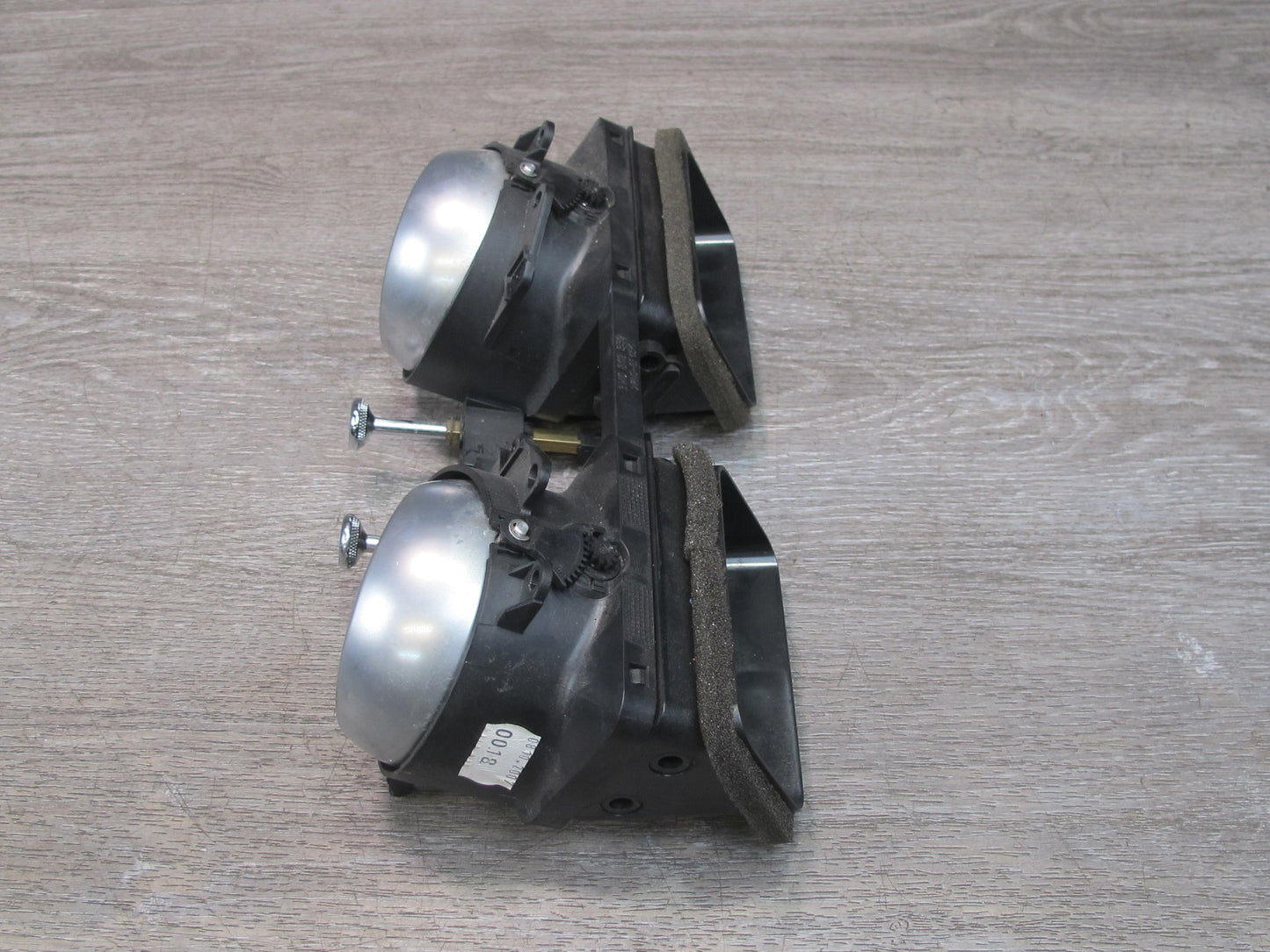 03-10 Bentley Continental GTC GT Dashboard Front Center A/C Air Vent Grille