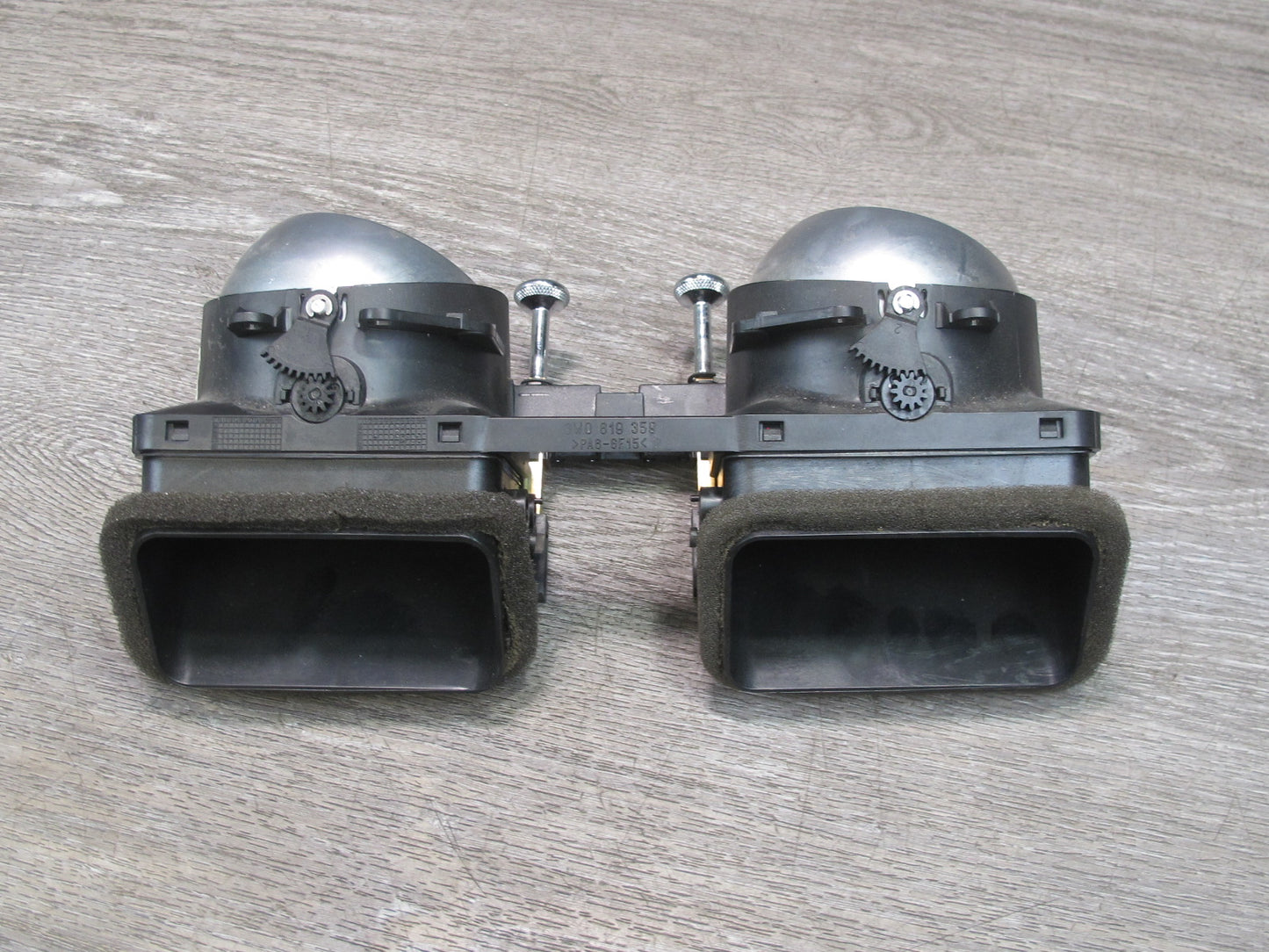 03-10 Bentley Continental GTC GT Dashboard Front Center A/C Air Vent Grille