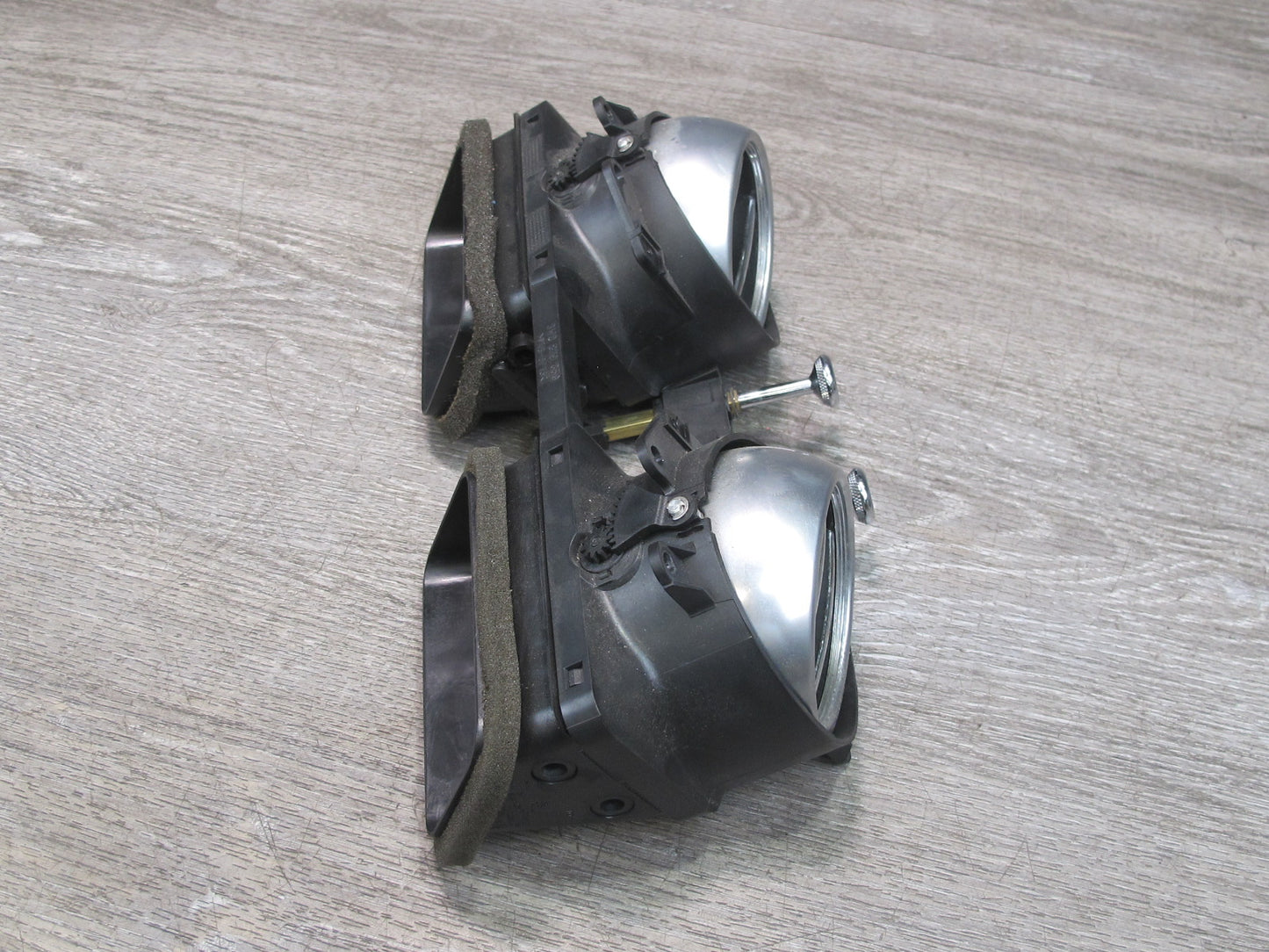 03-10 Bentley Continental GTC GT Dashboard Front Center A/C Air Vent Grille