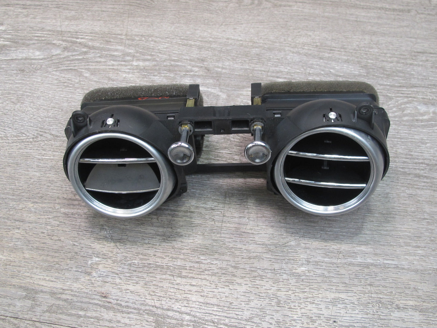 03-10 Bentley Continental GTC GT Dashboard Front Center A/C Air Vent Grille