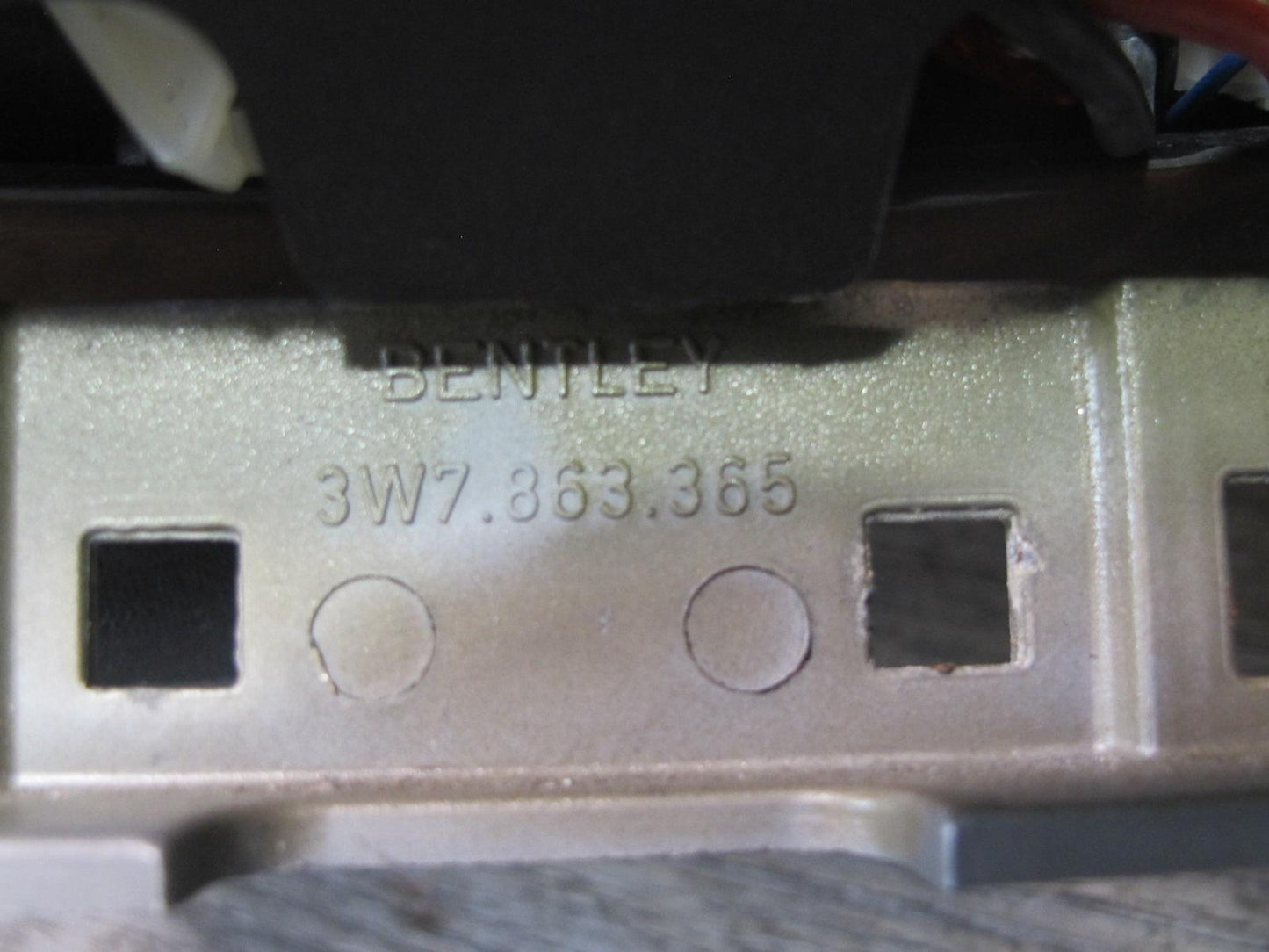 07-11 Bentley Continental GTC Rear Console Ashtray w Wood Trim