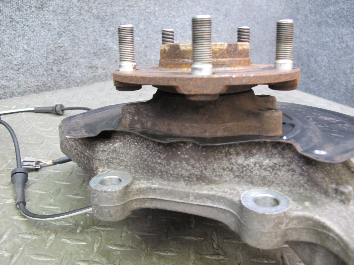 05-09 Nissan 350Z Z33 Front Right Spindle Knuckle Wheel Hub Bearing 46K Mile OEM