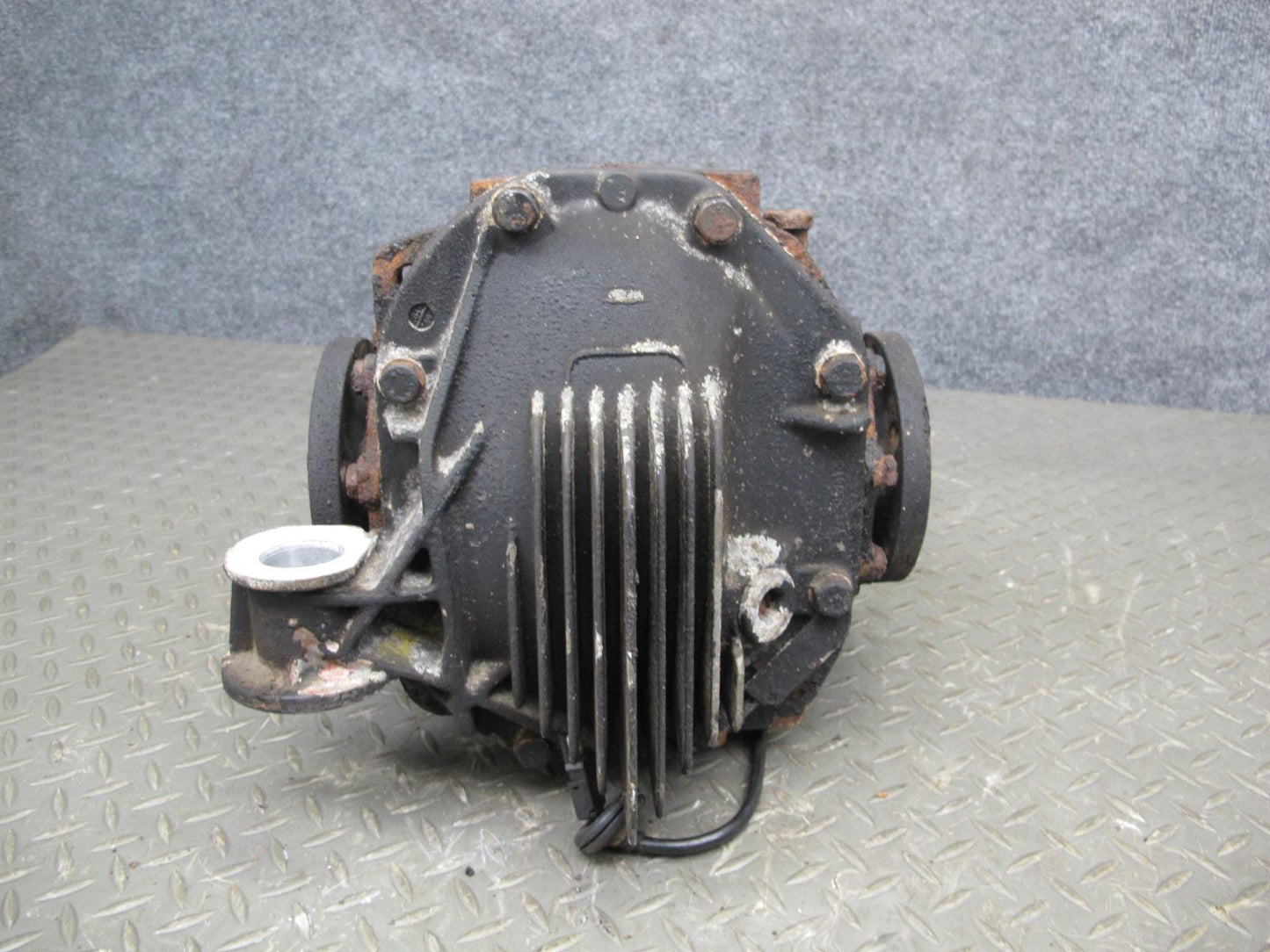 86-91 Mercedes W126 C126 Rear Differential Carrier 2.47 Ratio OEM