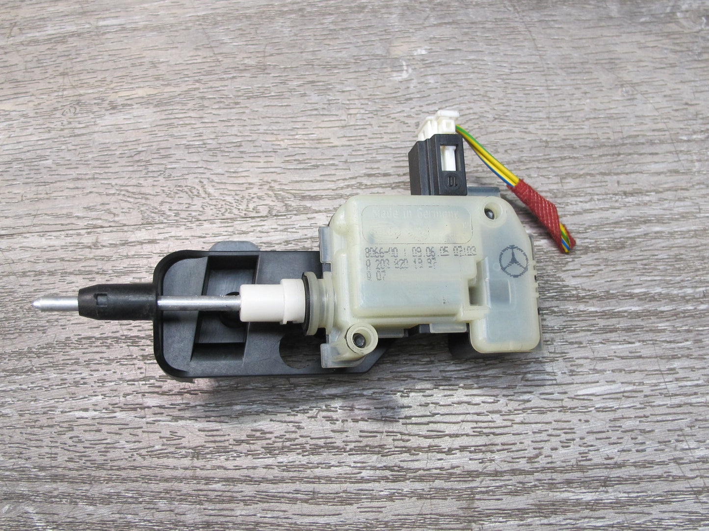 05-11 Mercedes R171 SLK Fuel Tank Filler Door Lid Housing Black w Actuator OEM