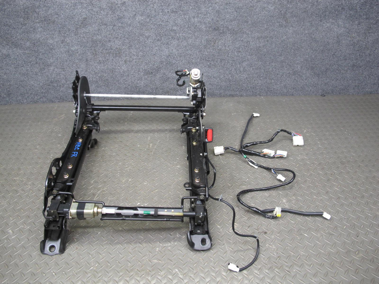 04-05 Nissan 350Z Z33 Convert Front Right Seat Lower Frame Track Rail Motor OEM