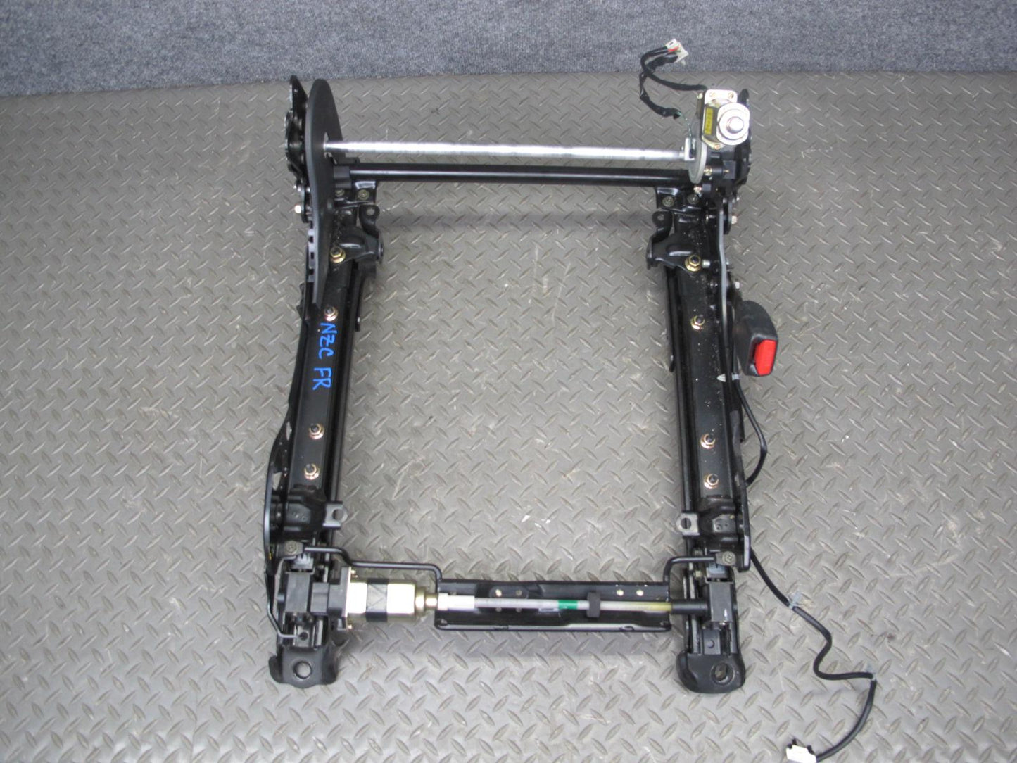 04-05 Nissan 350Z Z33 Convert Front Right Seat Lower Frame Track Rail Motor OEM