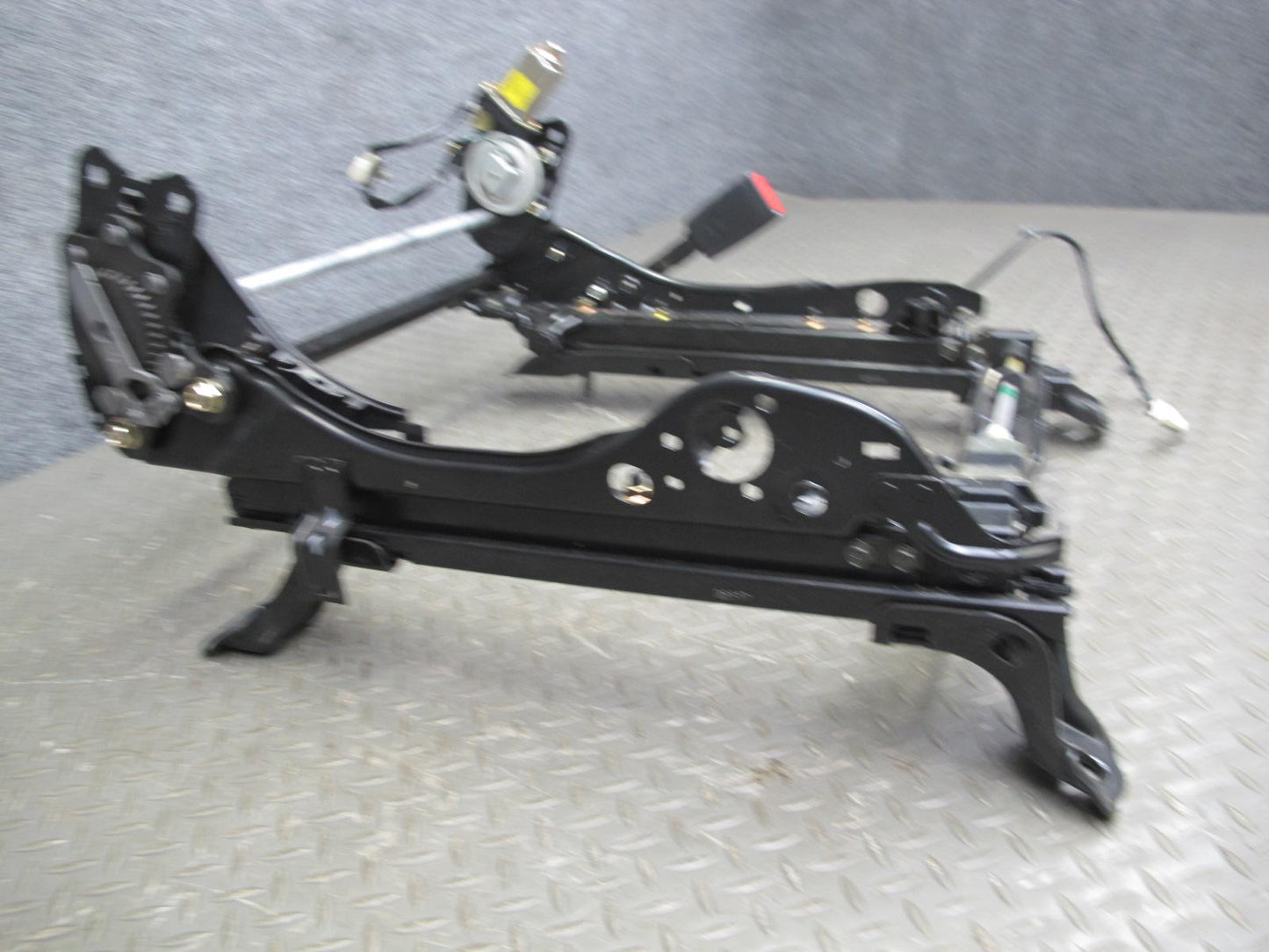 04-05 Nissan 350Z Z33 Convert Front Right Seat Lower Frame Track Rail Motor OEM