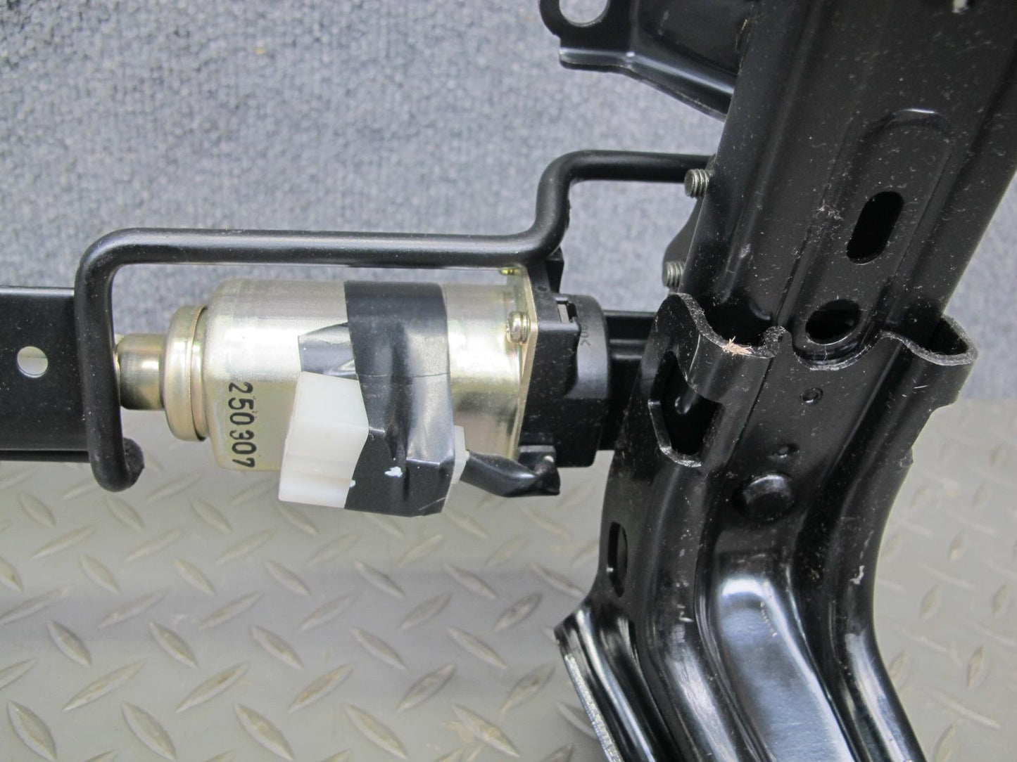 04-05 Nissan 350Z Z33 Convert Front Right Seat Lower Frame Track Rail Motor OEM